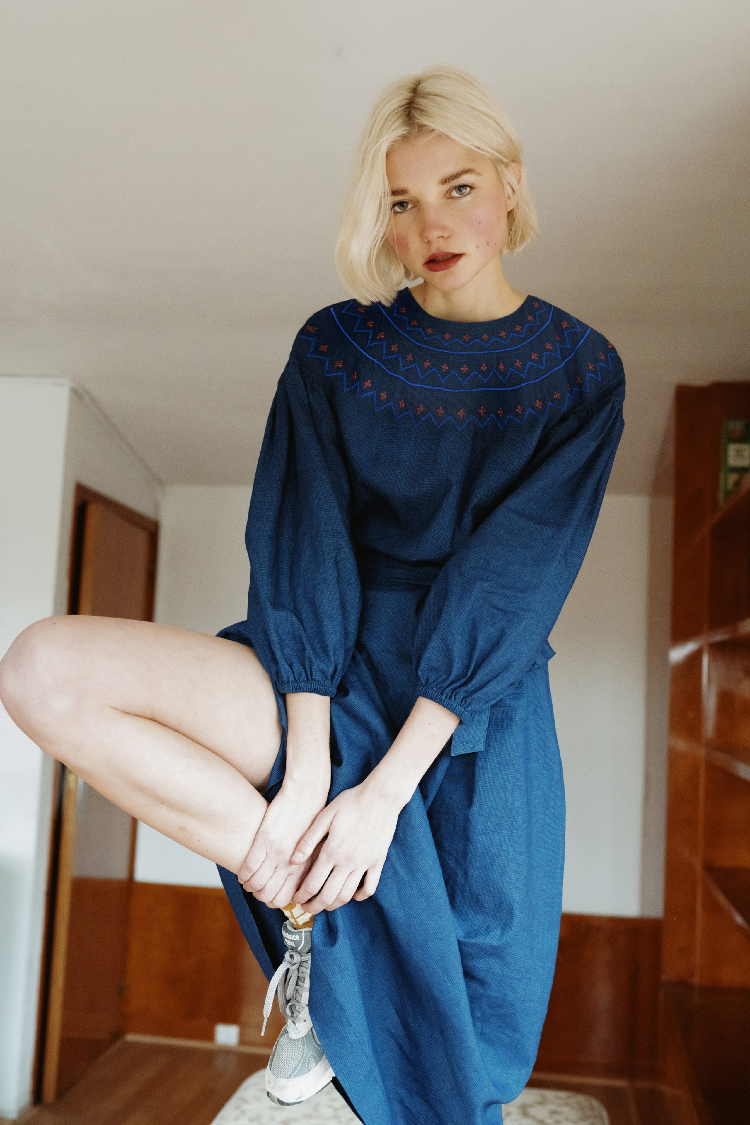 VOLUMINOUS SLEEVE DRESS