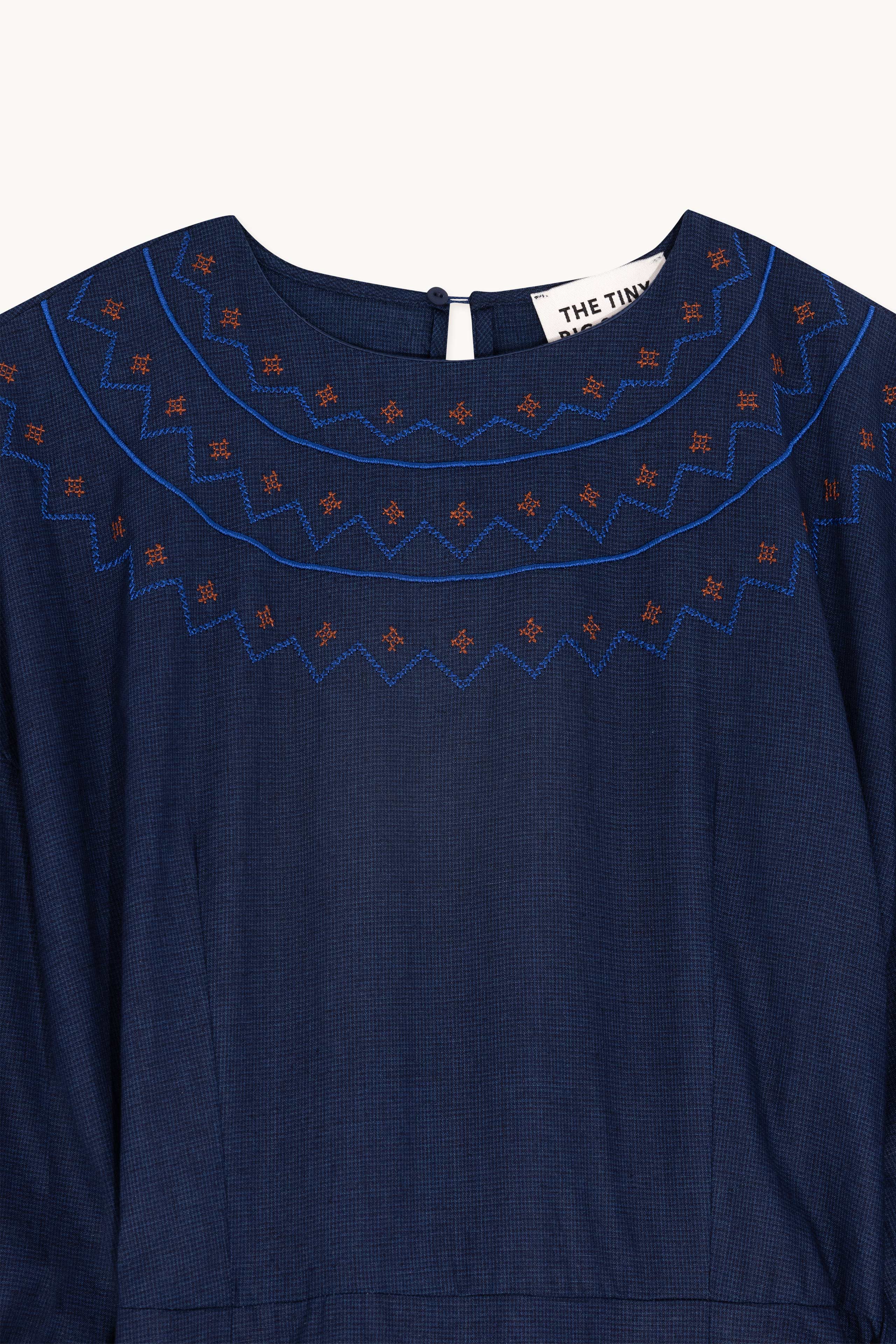 VOLUMINOUS SLEEVE DRESS