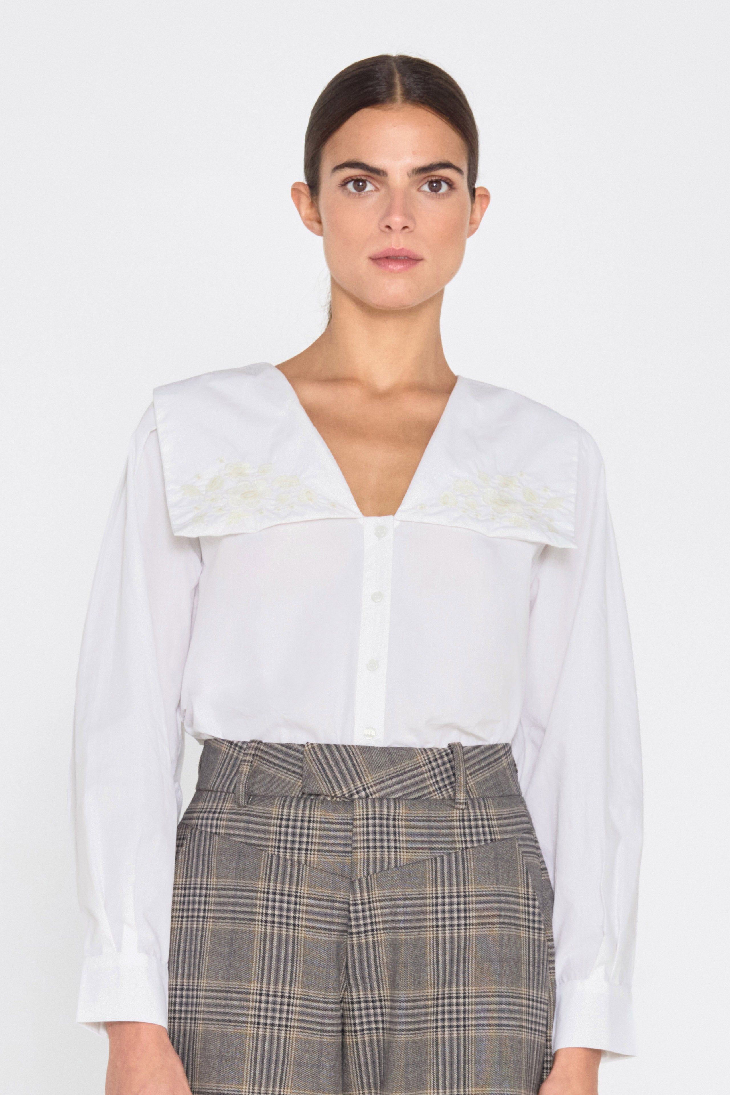 FLOWERS BLUSA BORDADA