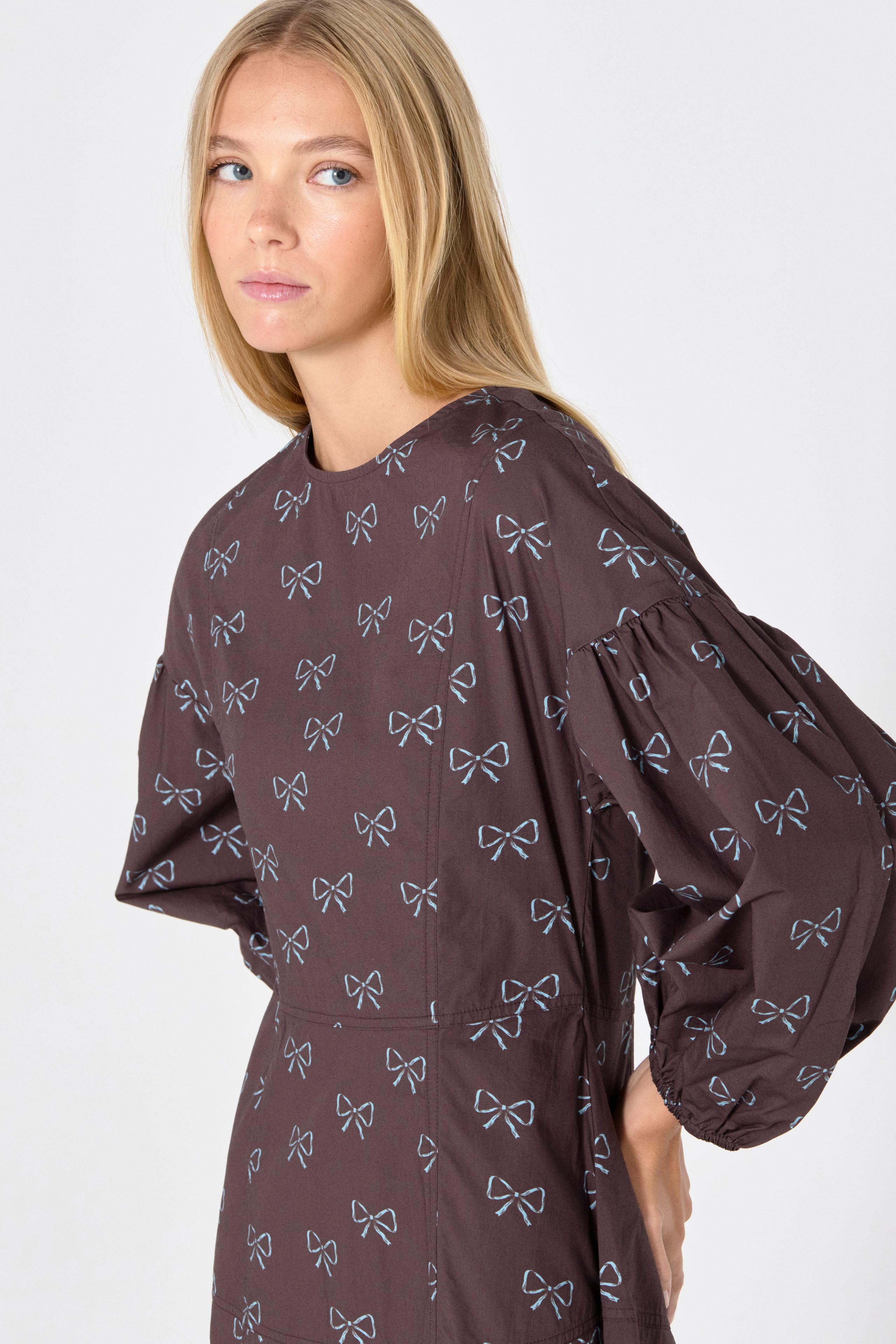 VESTIDO LAZO MANGA VOLUMINOSO