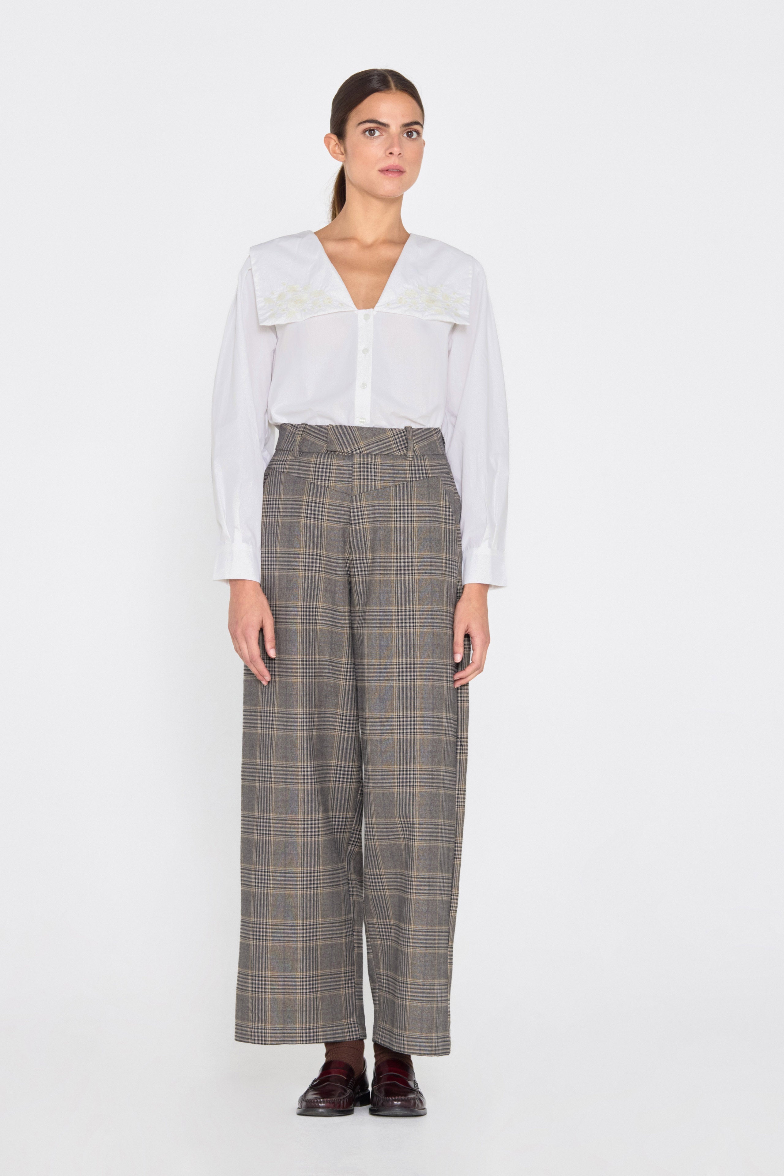 ANGESCHLOSSENE HOSE