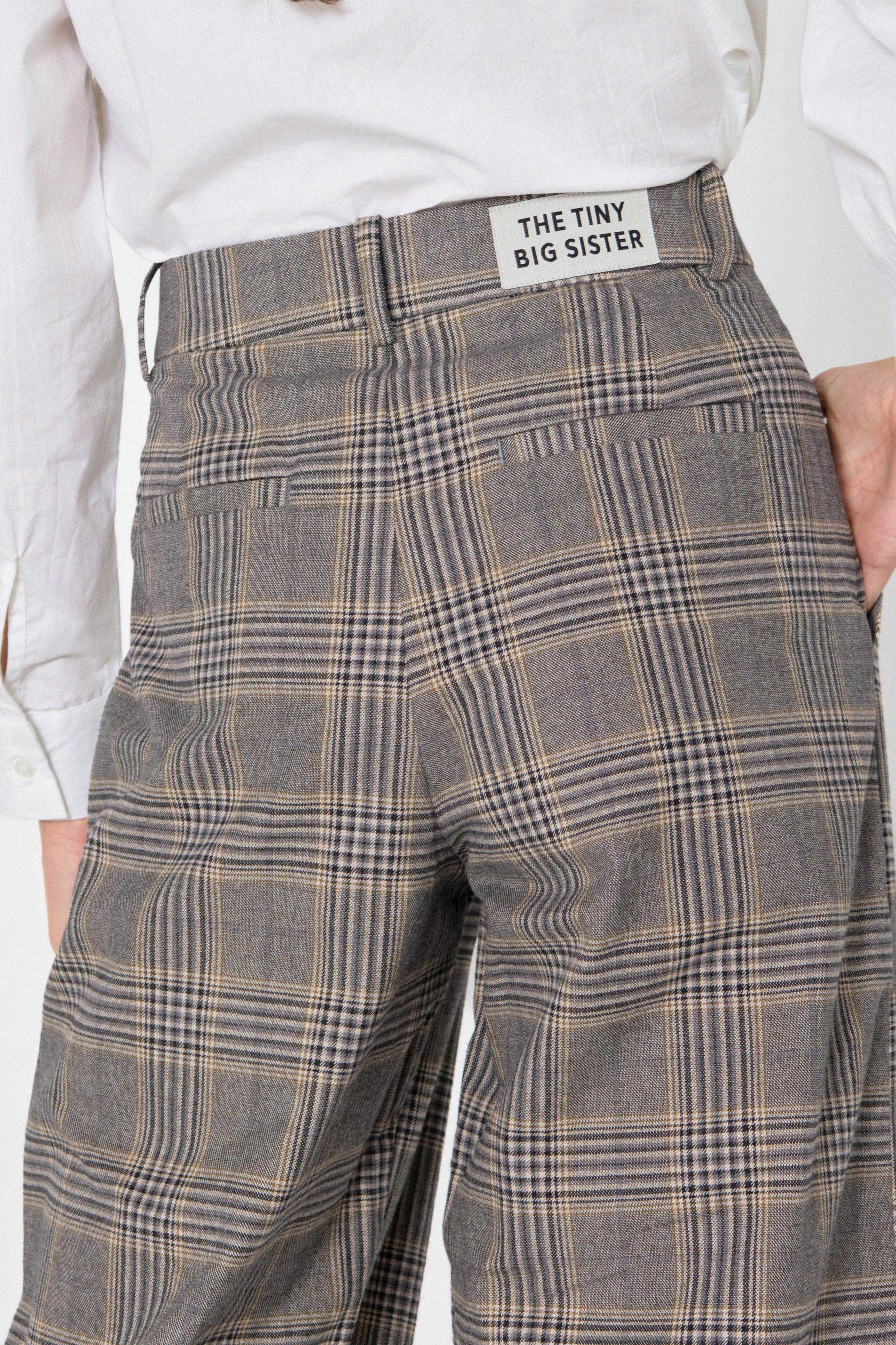 ANGESCHLOSSENE HOSE