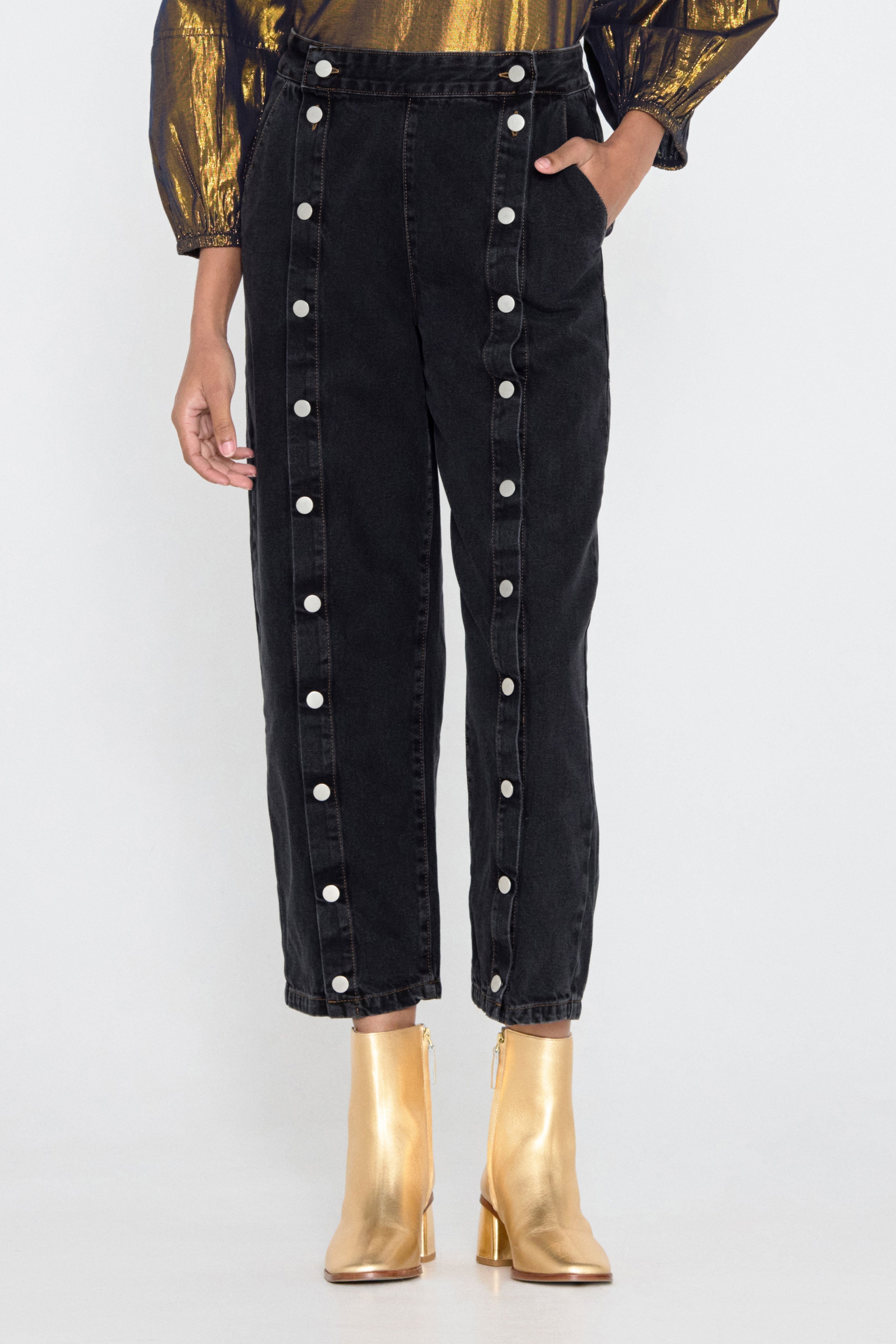 PANTALÓN DENIM BOTONES
