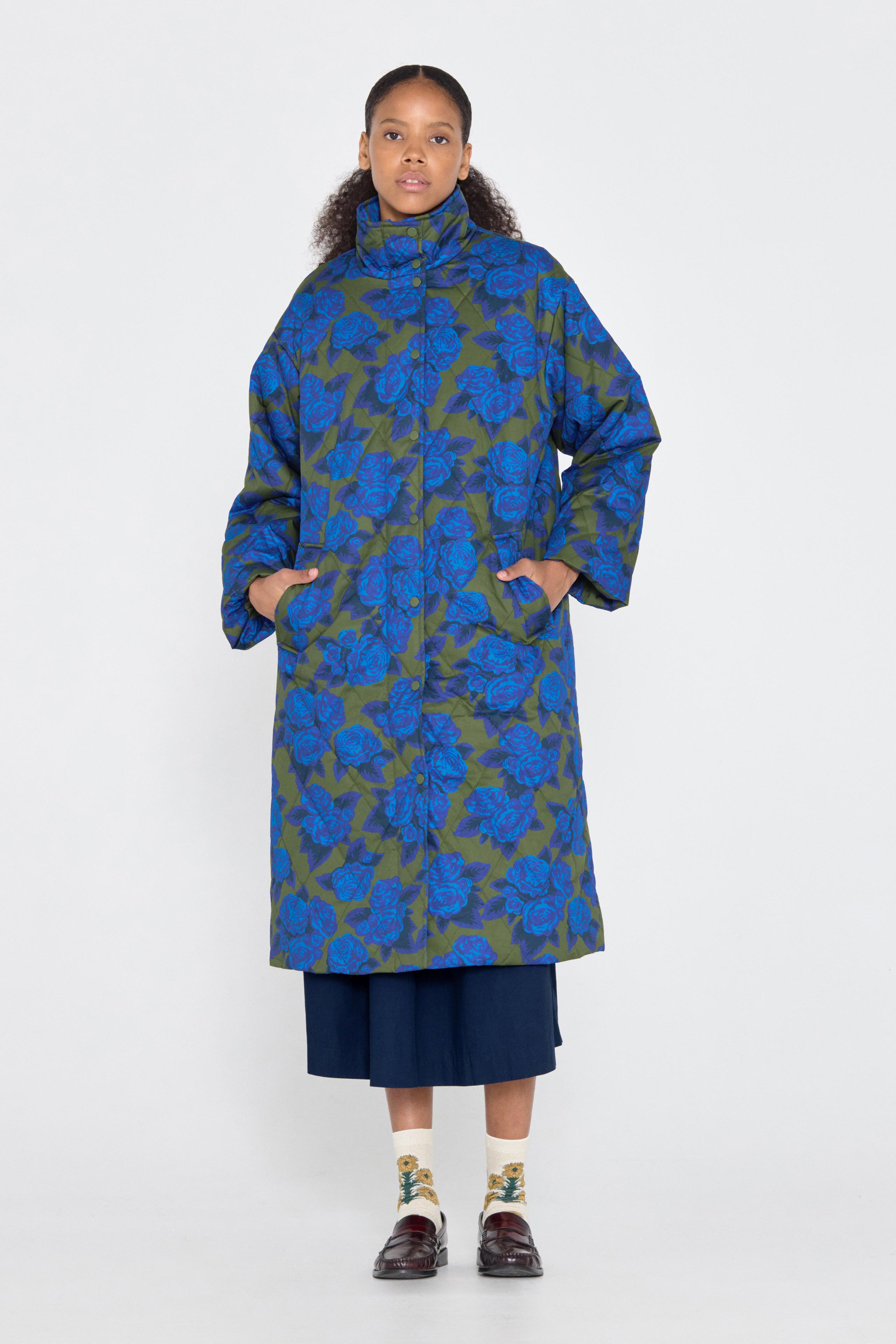 CHAQUETA LARGA ROSAS