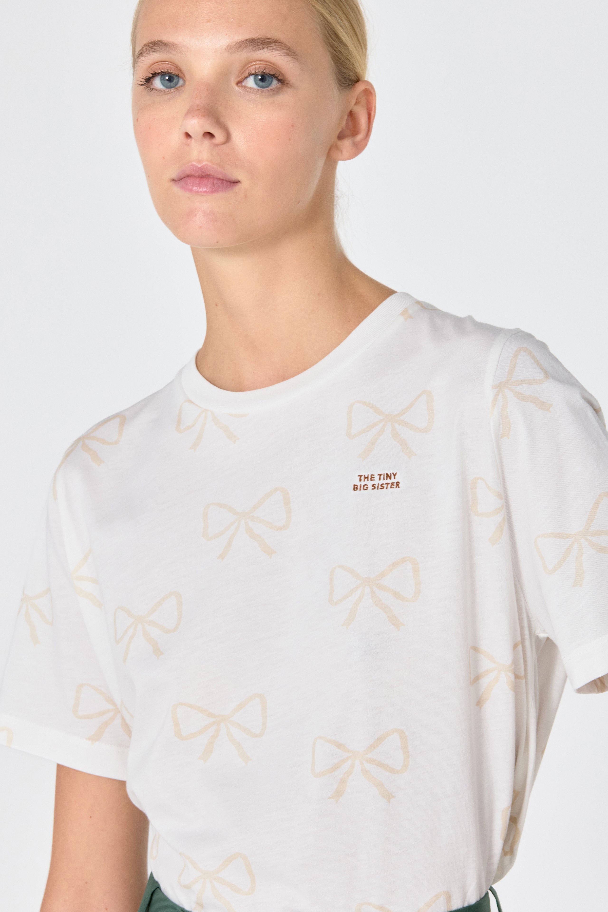 BOWS TEE