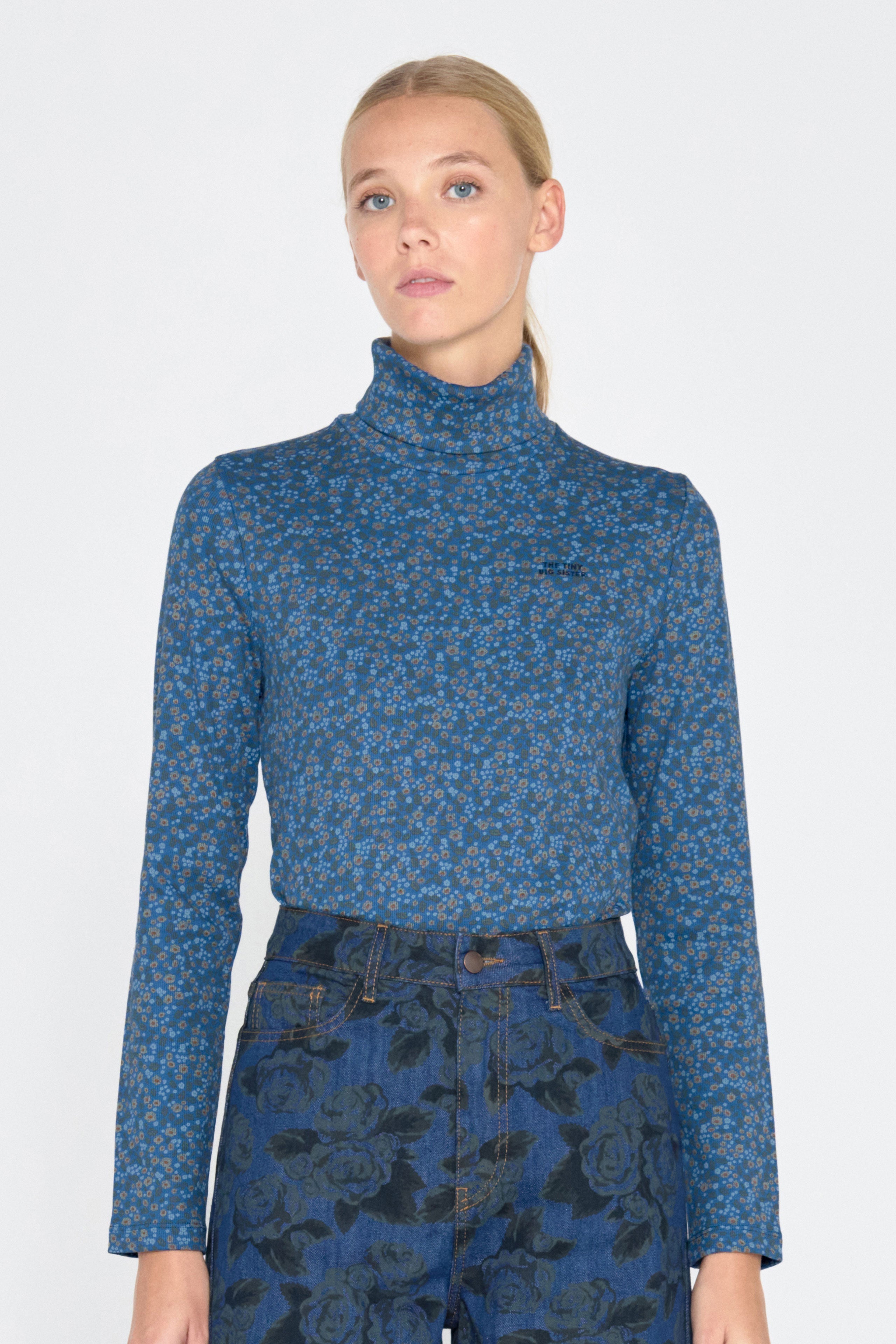 FLOWERS TURTLENECK