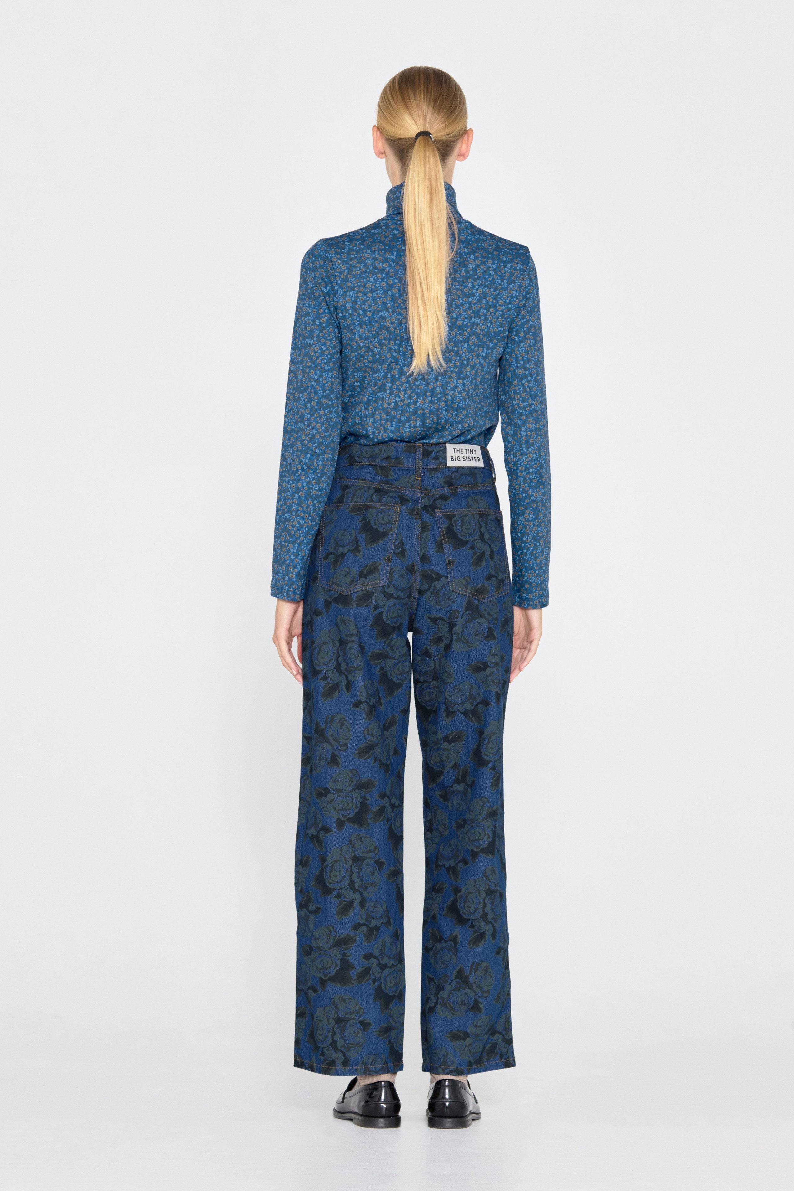 FLOWERS TURTLENECK