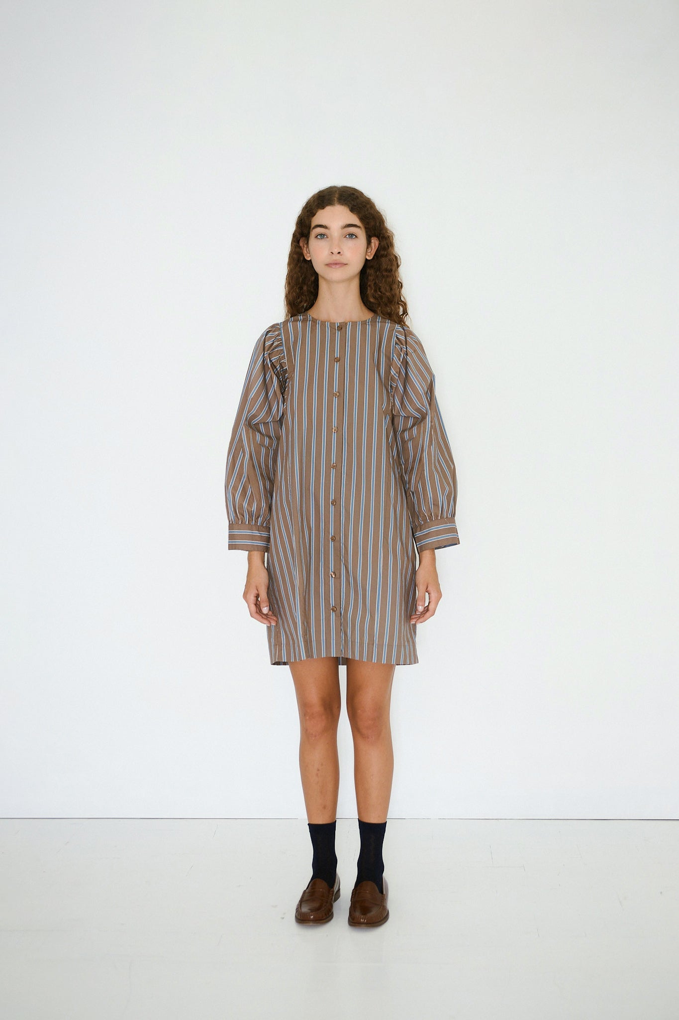 GESTREIFTES MINI-KLEID
