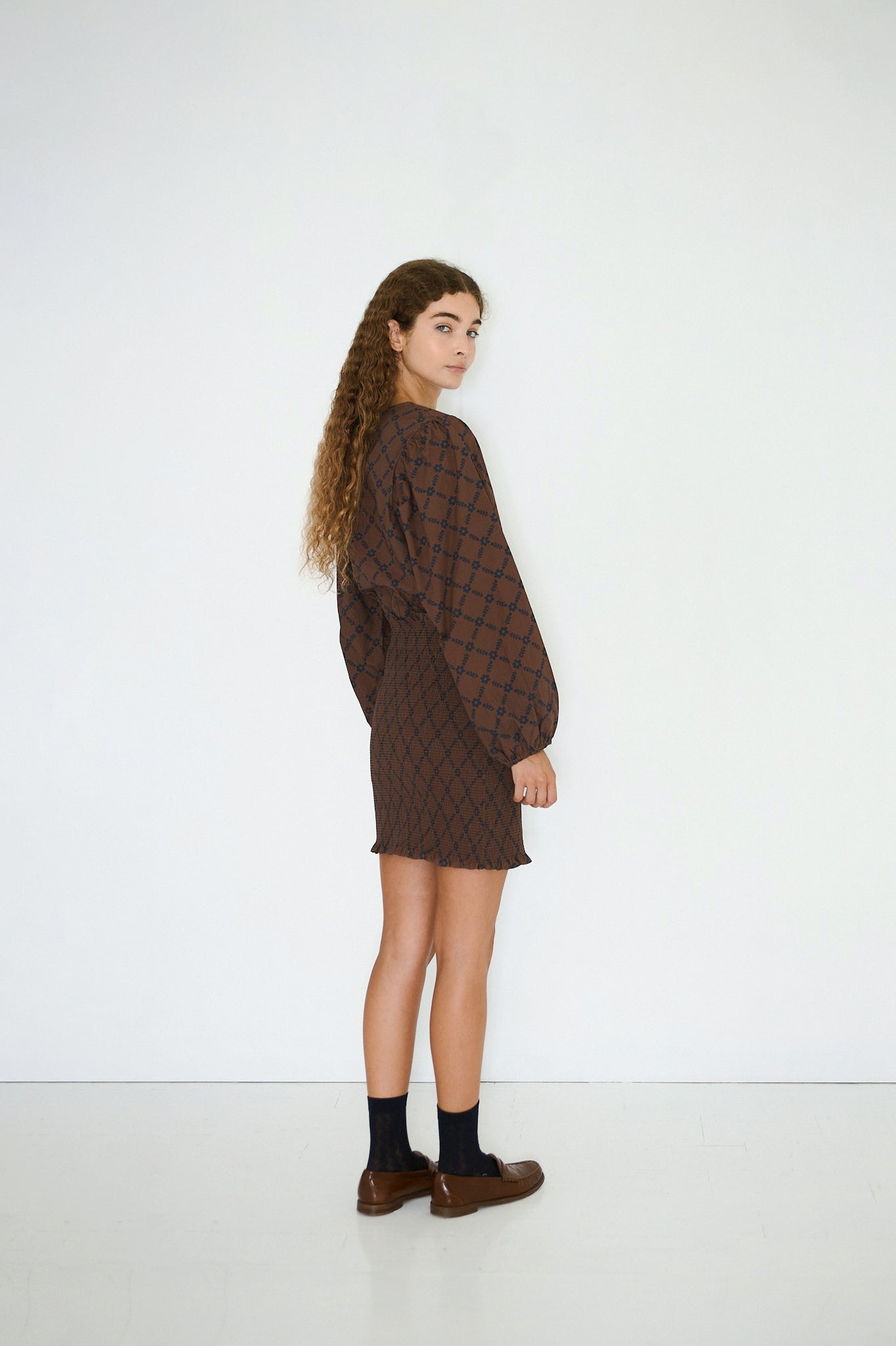 KLEID MIT PUFFÄRMELN GRID FLOWERS