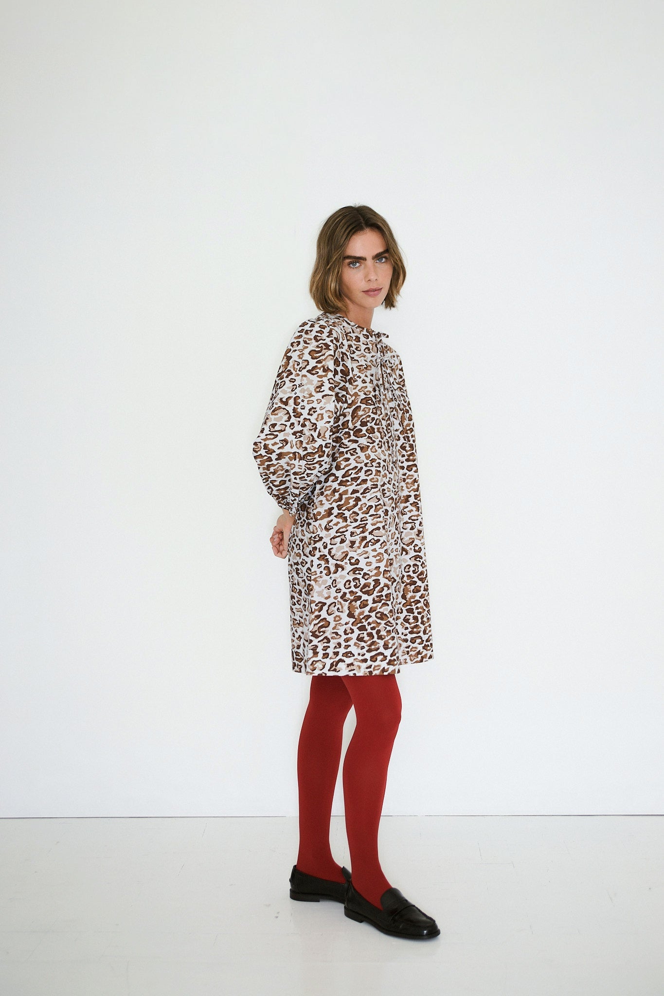 KLEID MIT PUFFÄRMELN ANIMAL PRINT