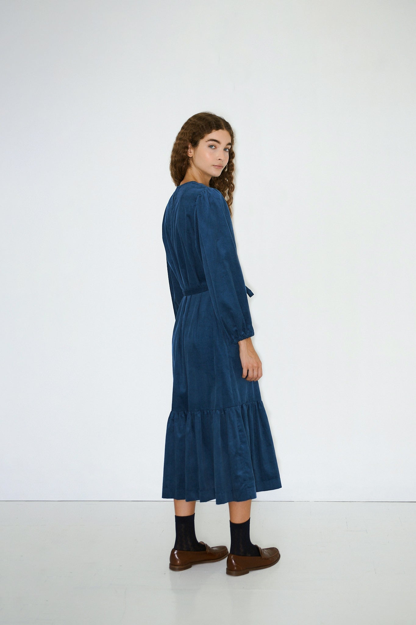 CORDKLEID MIT RÜSCHEN
