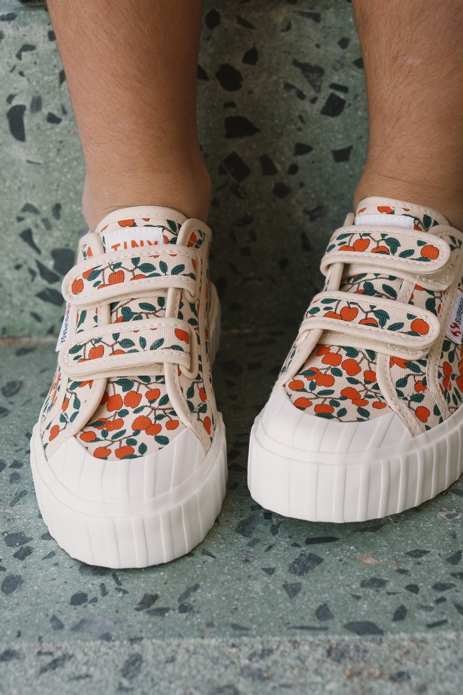 SNEAKERS MINI APPLES