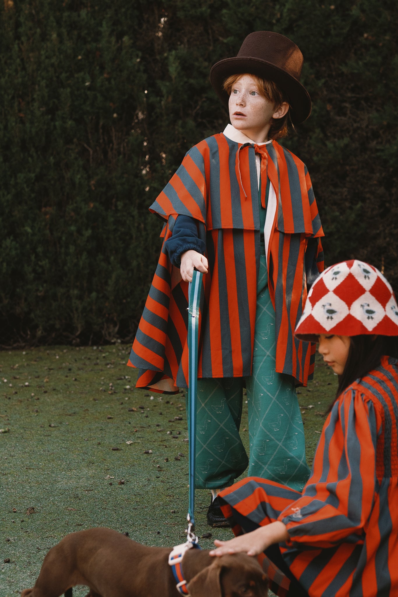 RED-BLUE STRIPES CAPE