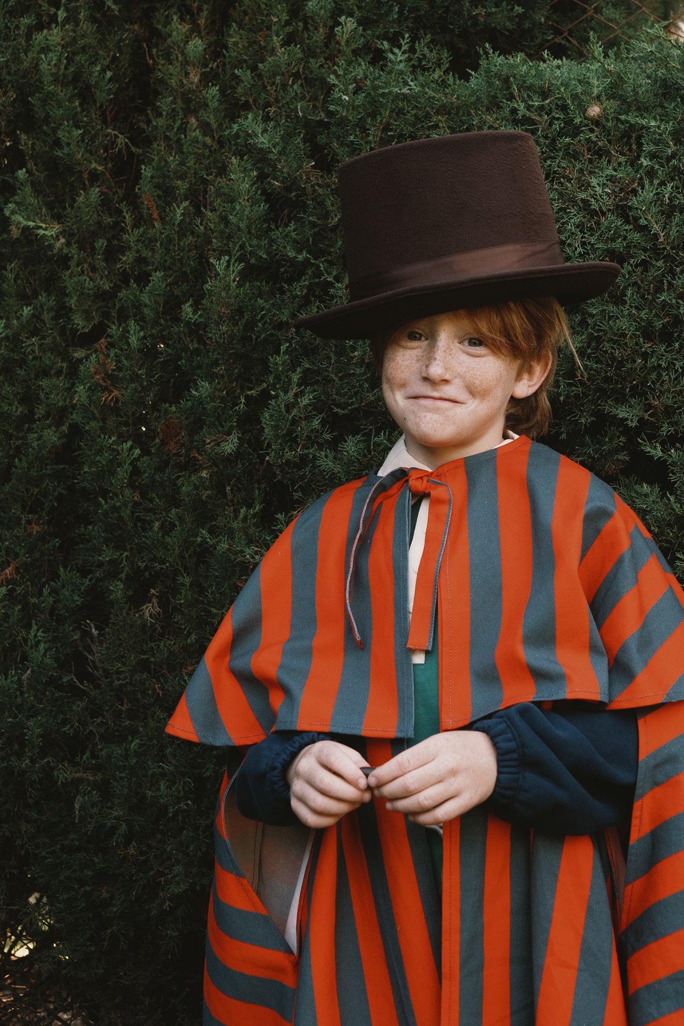 RED-BLUE STRIPES CAPE