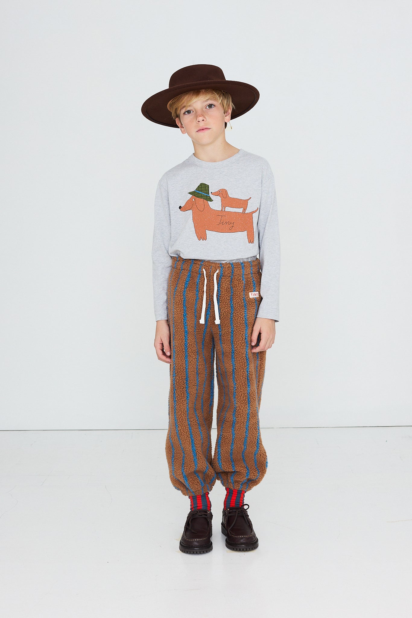 TWO DOGS GRAPHIC SLEEVE TEE