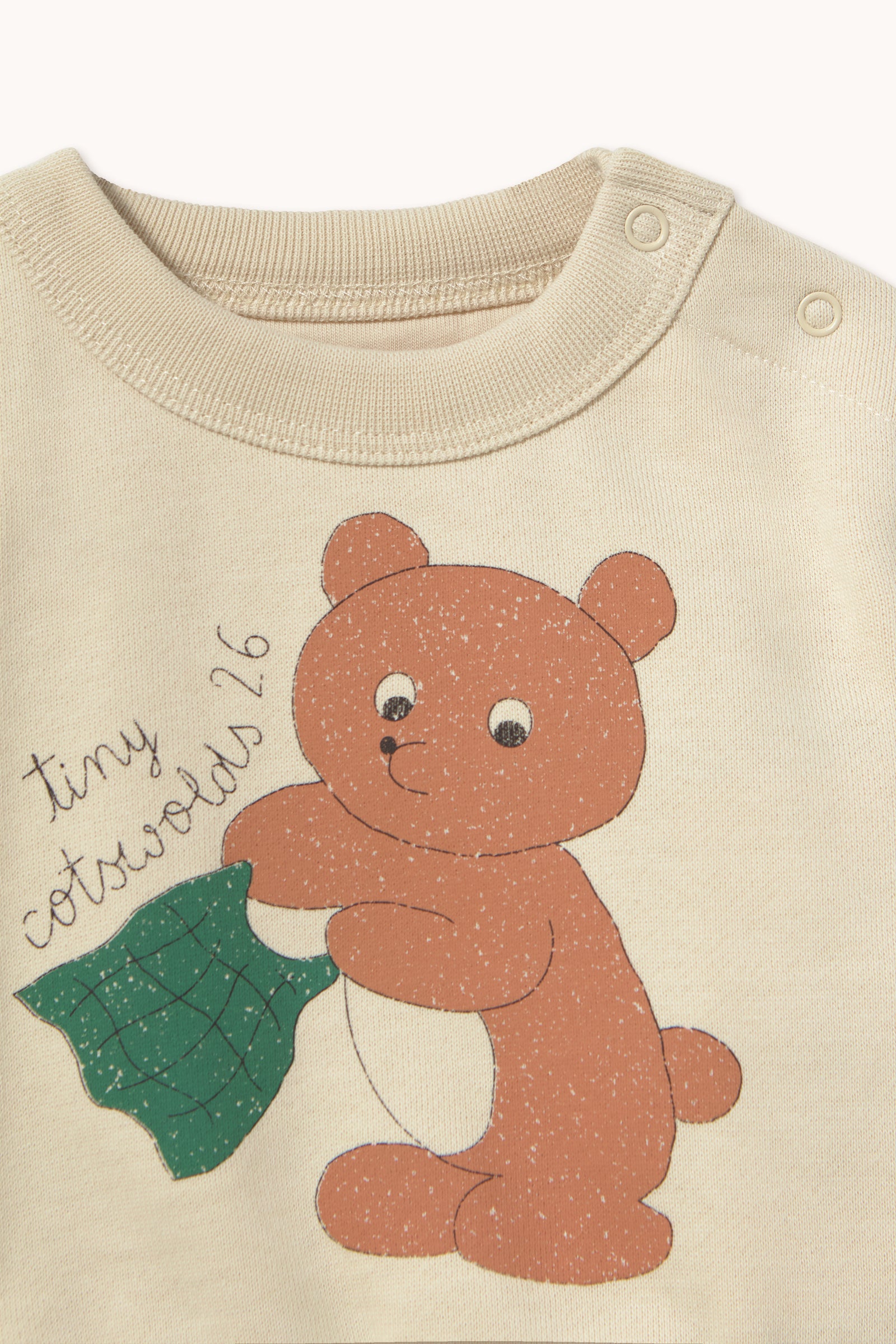 BEAR GRAPHIC SWEATSHIRT