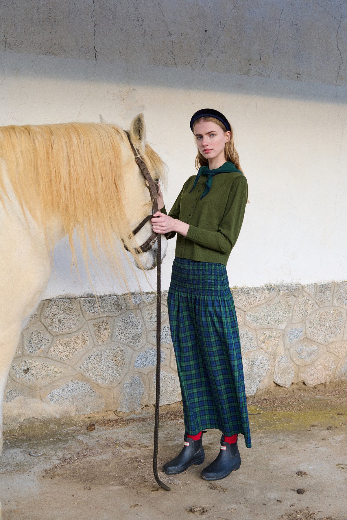 STRICKJACKE MIT SCHALKRAGEN UND KONTRASTDETAILS LARA