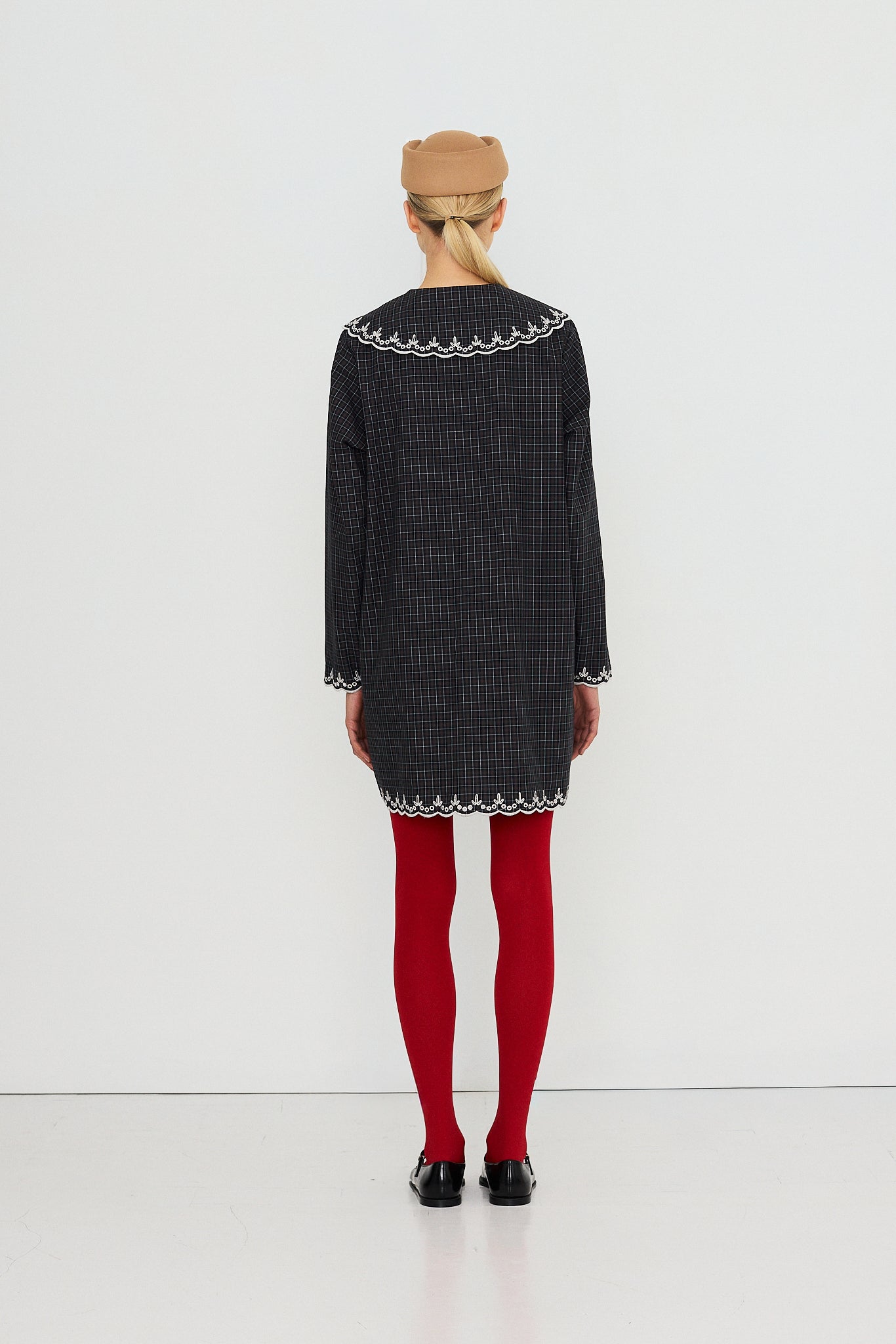 ROBE À ENCOLURE BRODÉE CHECKS