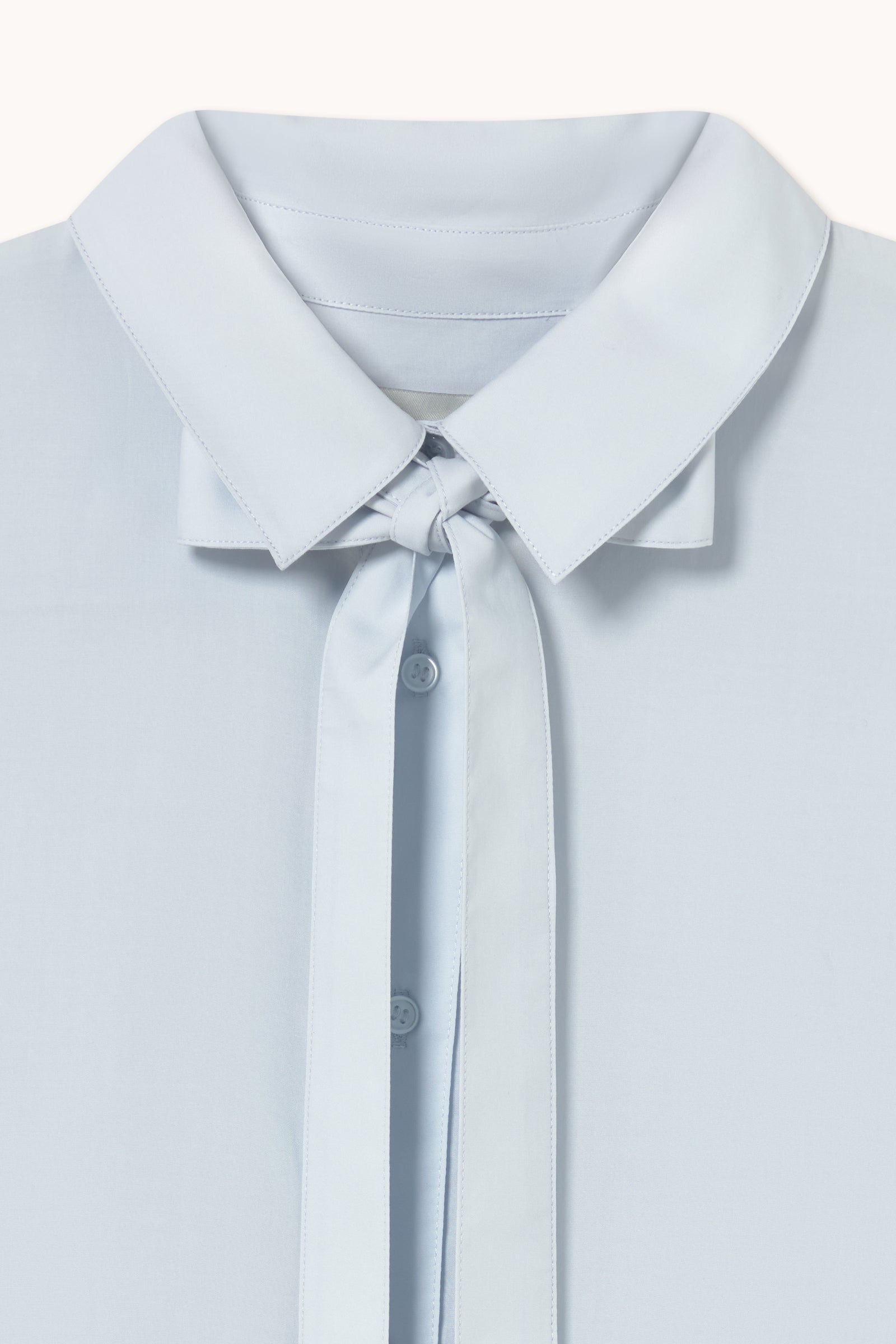 CAMISA CON CUELLO DE LAZADA