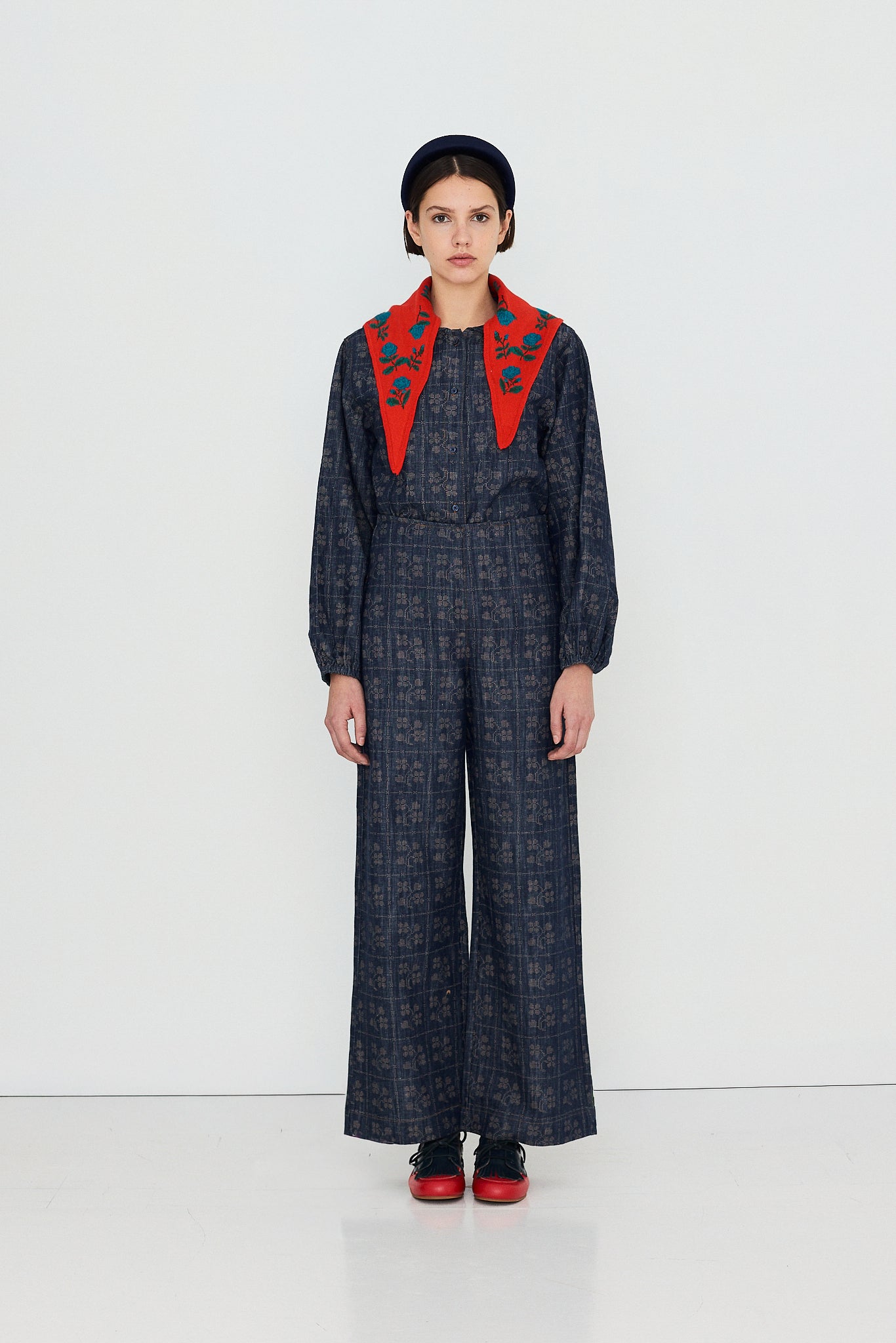 HOSE WEIT GESCHNITTEN DOTS FLOWERS