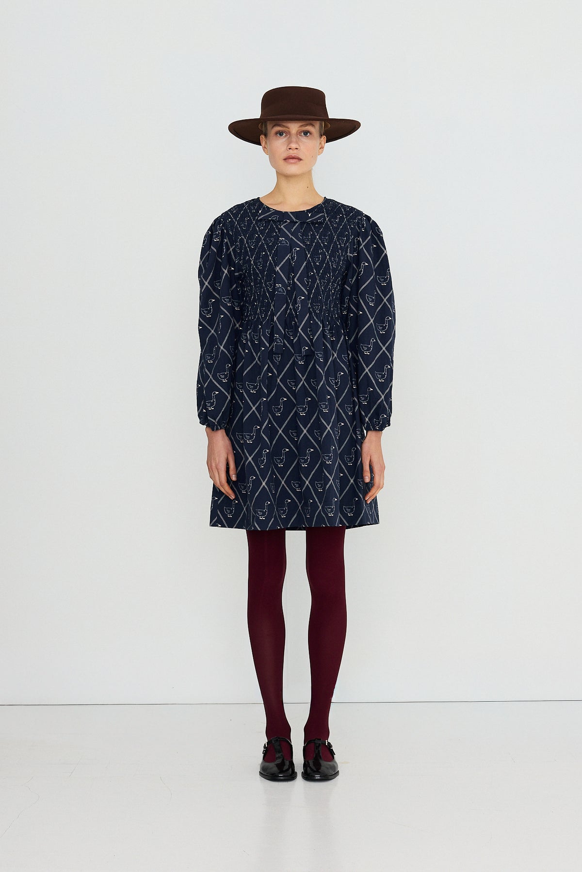 KLEID MIT PUFFÄRMELN GEESE