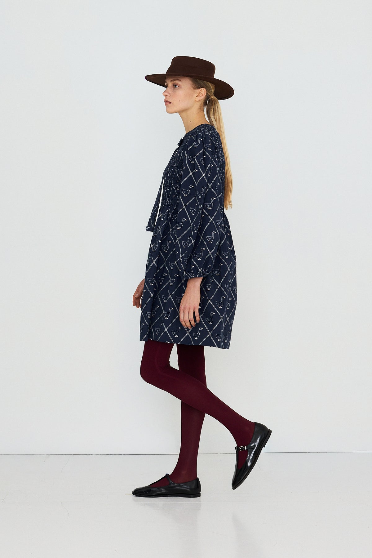 KLEID MIT PUFFÄRMELN GEESE
