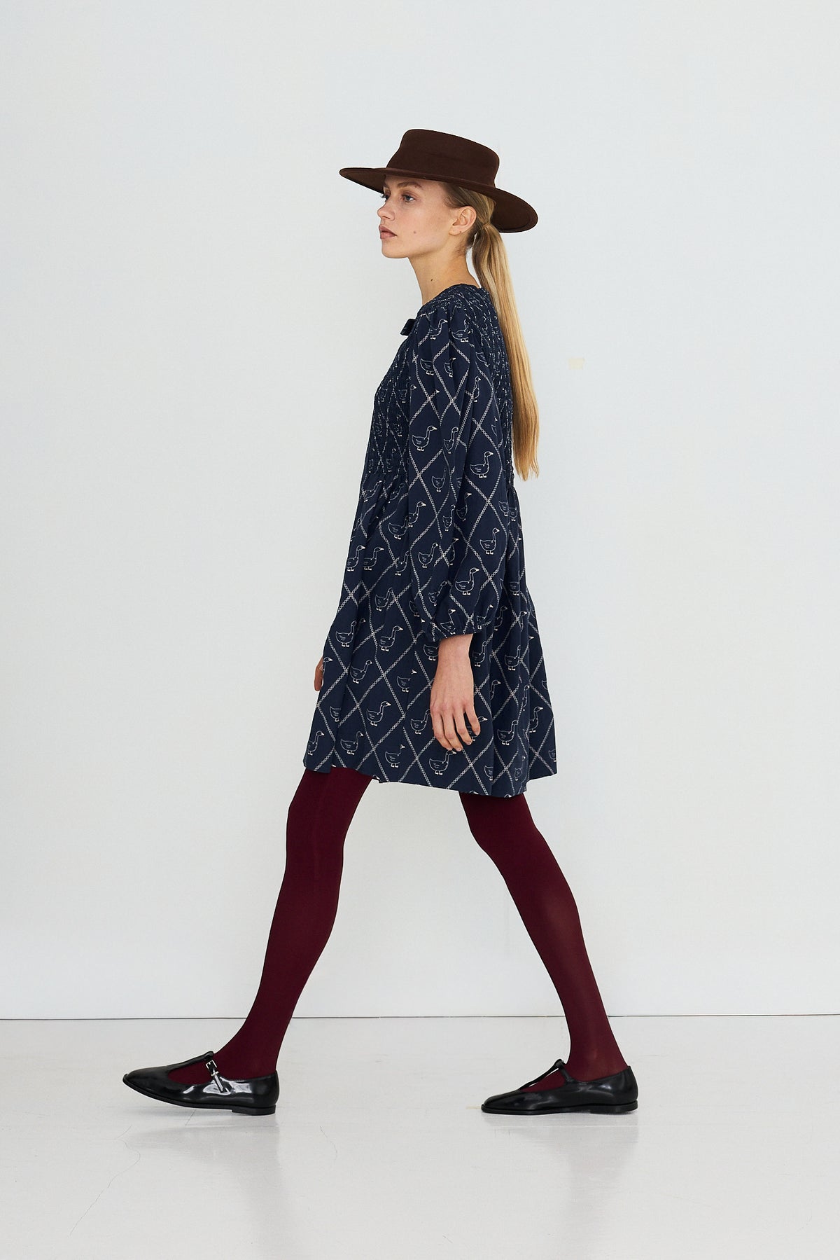 KLEID MIT PUFFÄRMELN GEESE