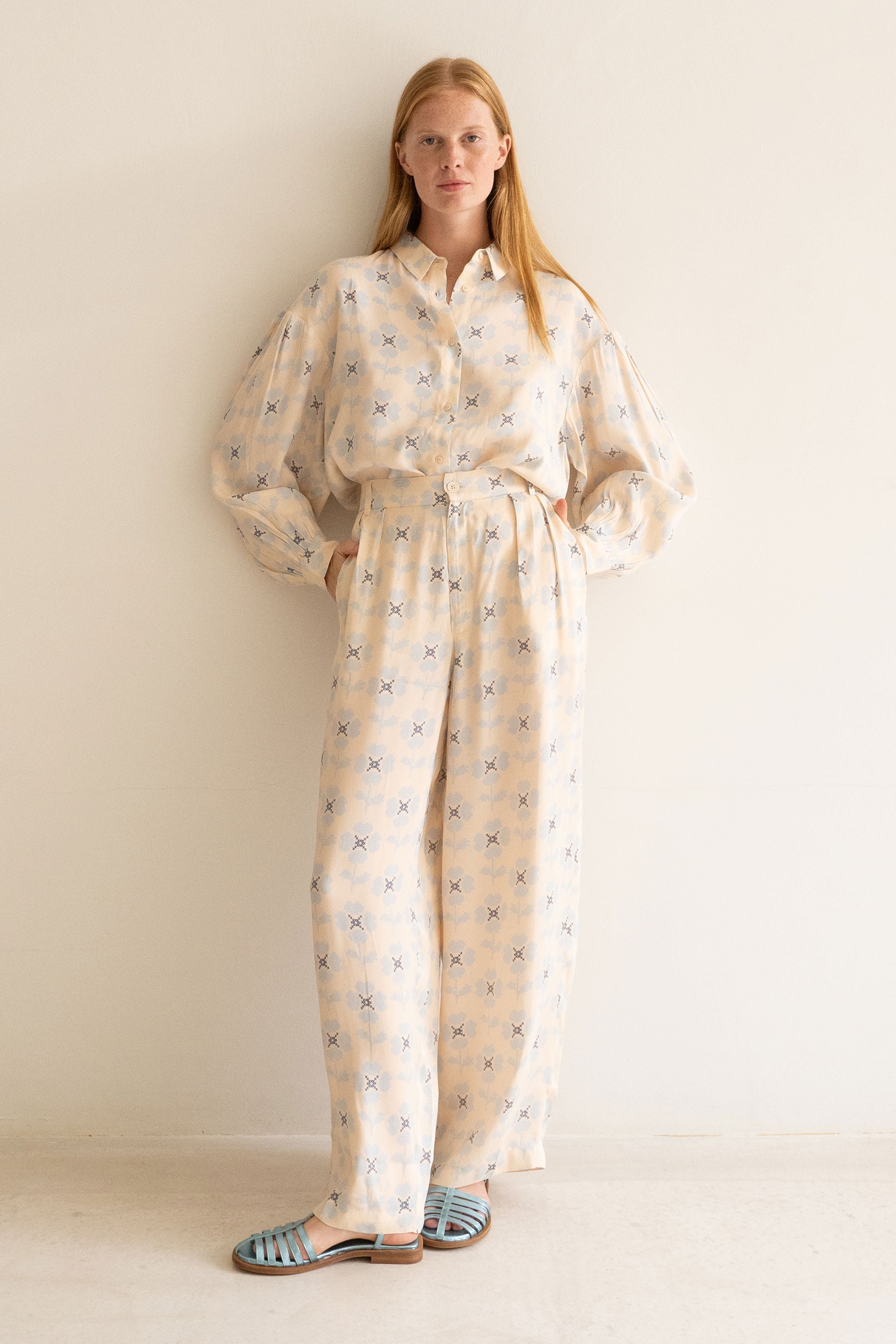 CROSS STITCH FLOWERS PLEATED TROUSERS