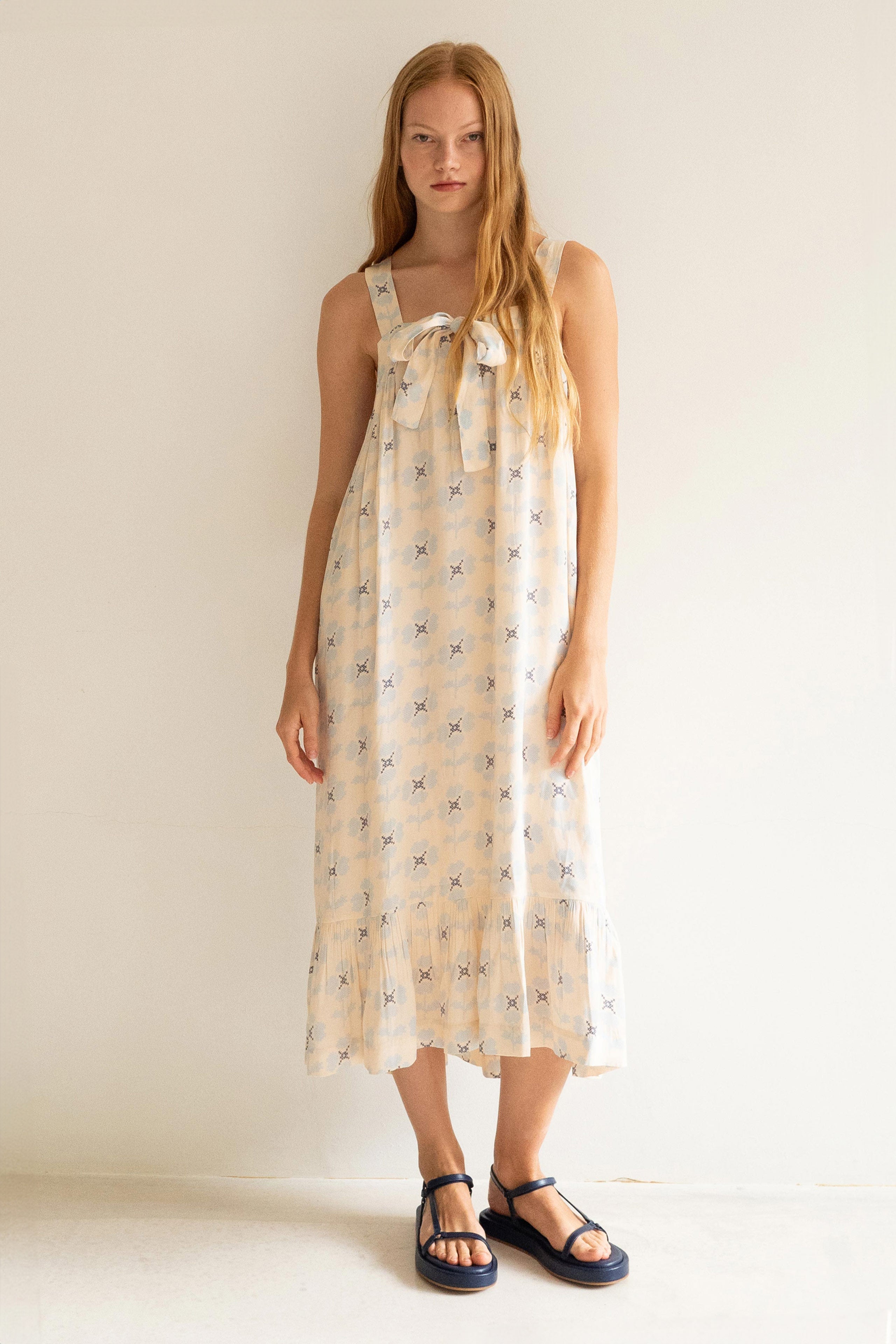 PUNTO DE CRUZ FLOWERS VESTIDO CON LAZO DELANTERO