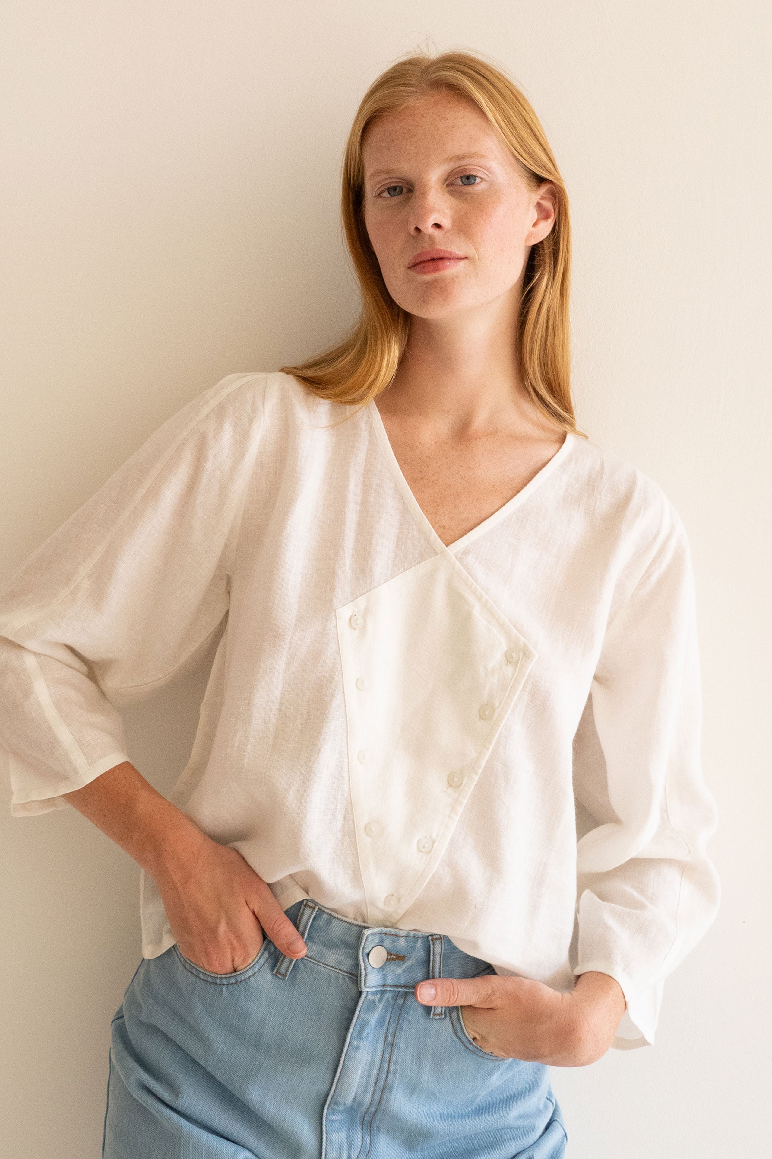 V-NECK BLOUSE