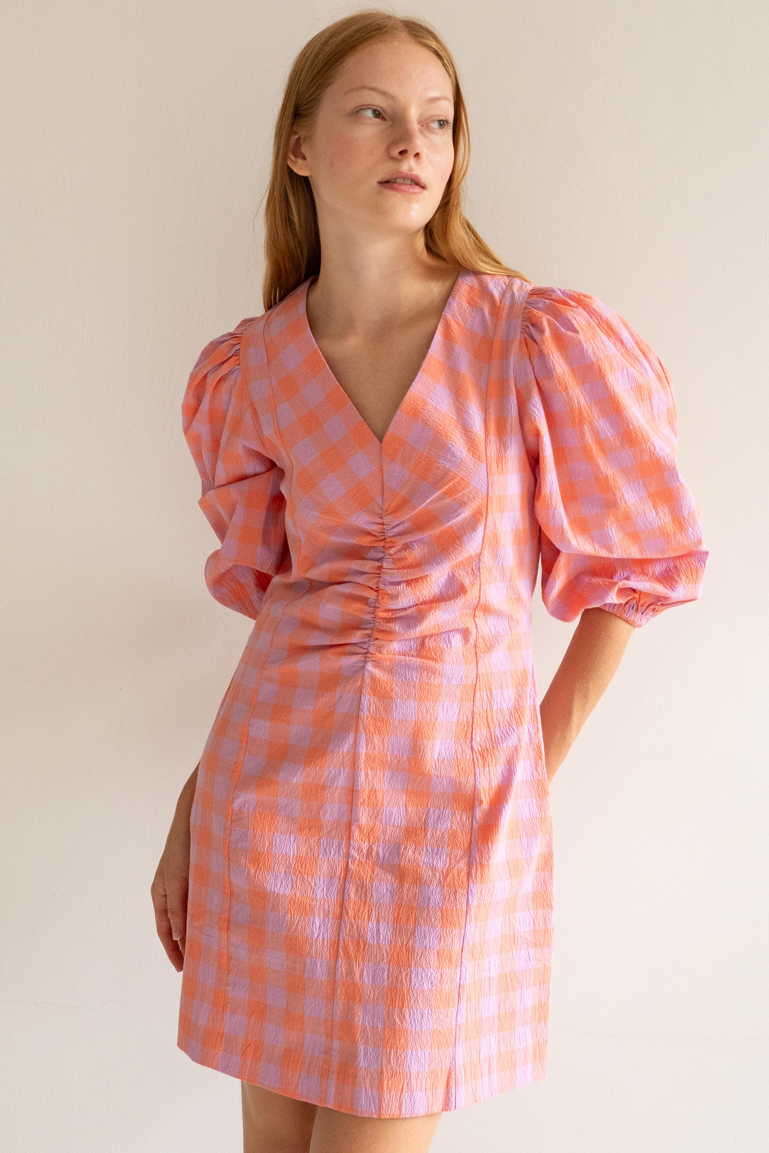 CHECK KLEID MIT PUFFÄRMELN