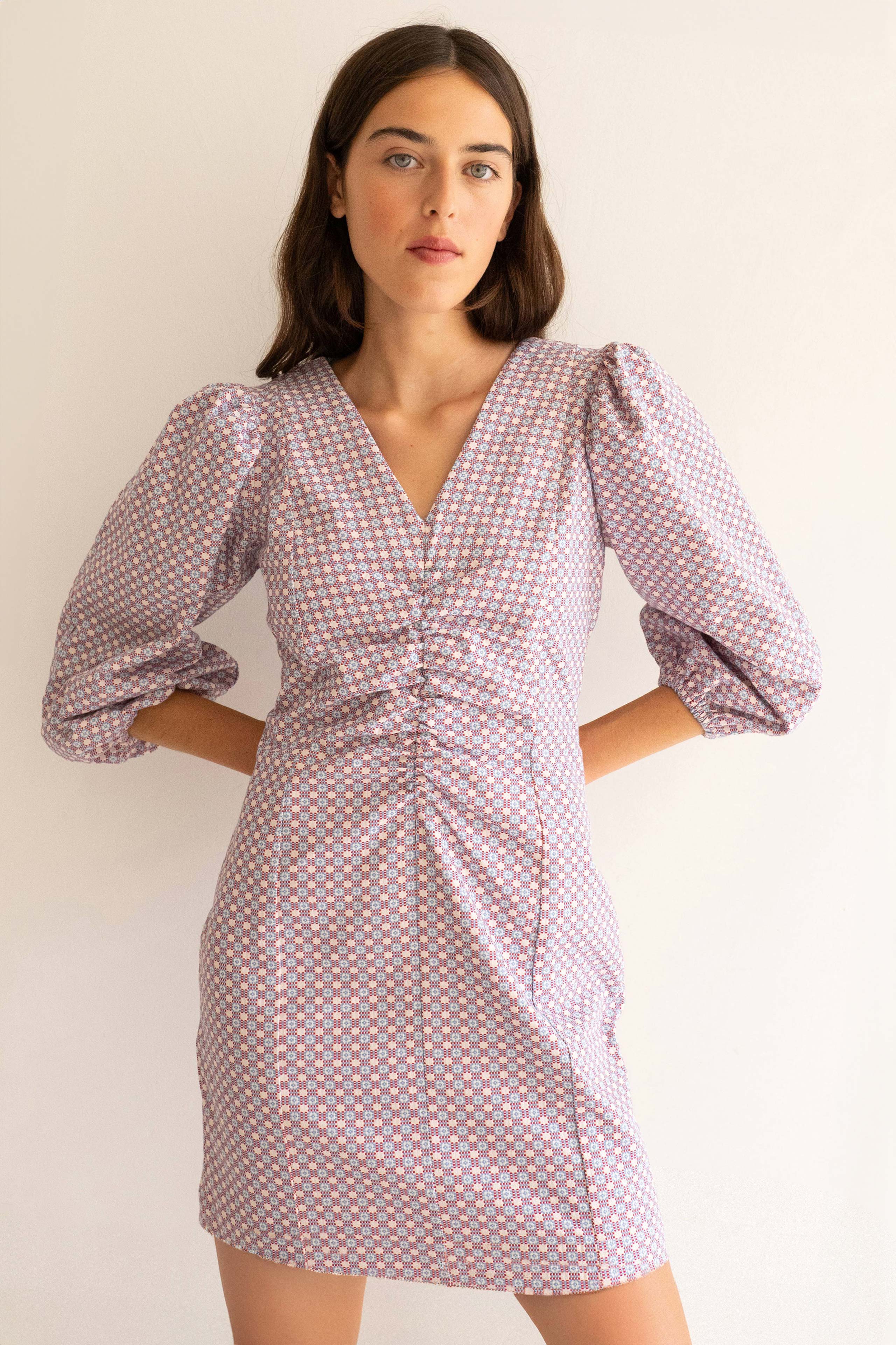 JACQUARD-KLEID MIT PUFFÄRMELN