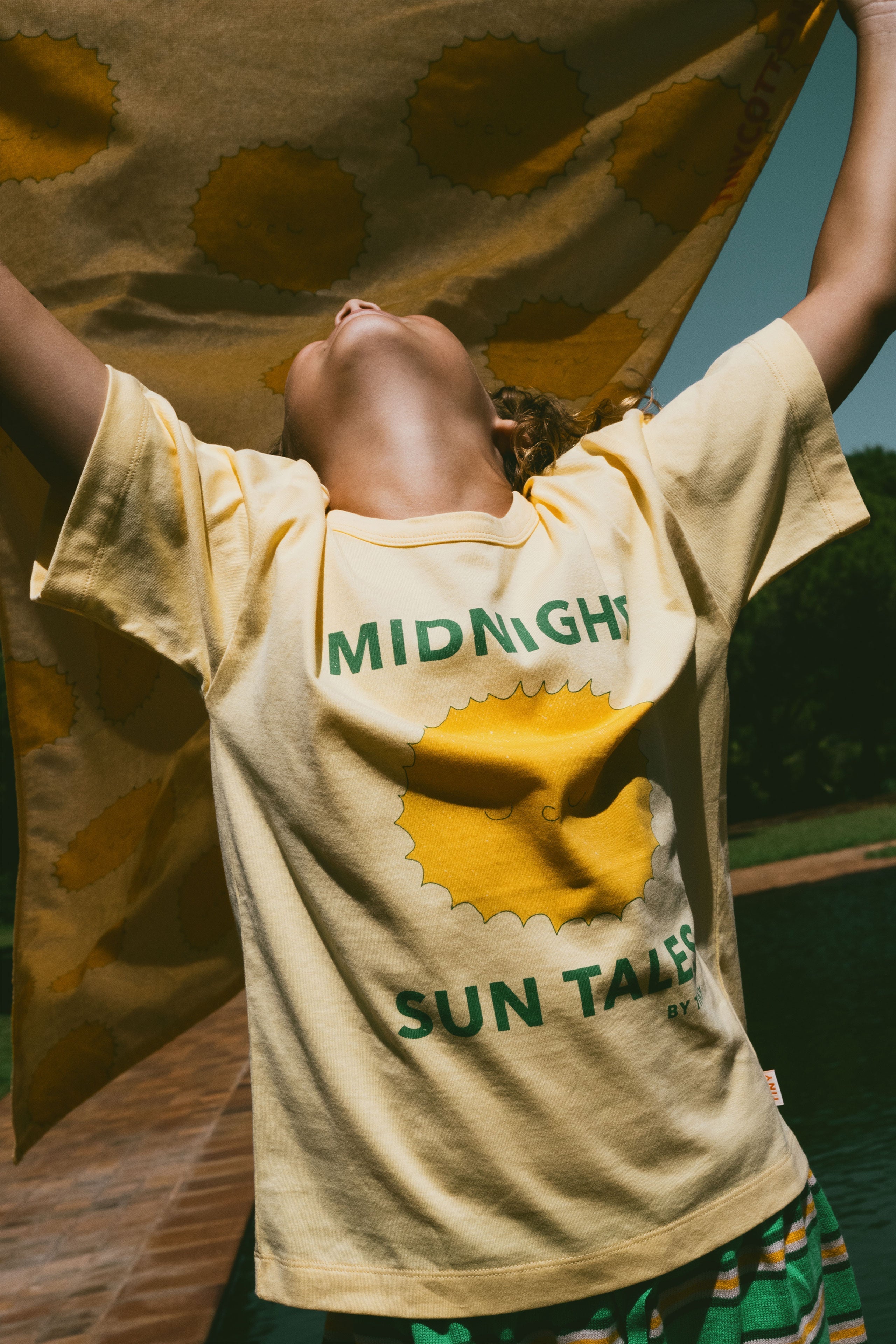 SUN TALES GRAPHIC TEE