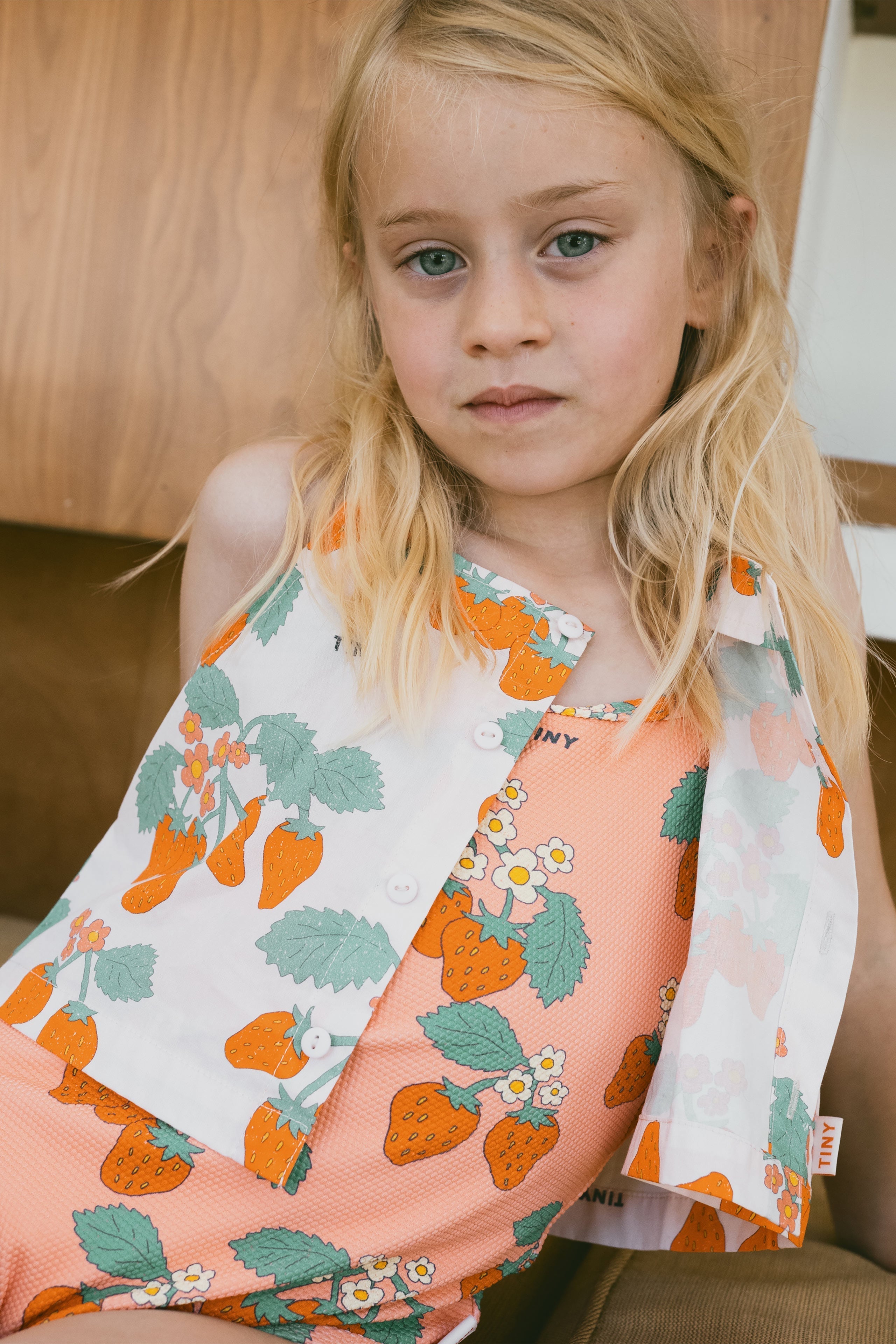 CROP TOP WOVEN STRAWBERRIES