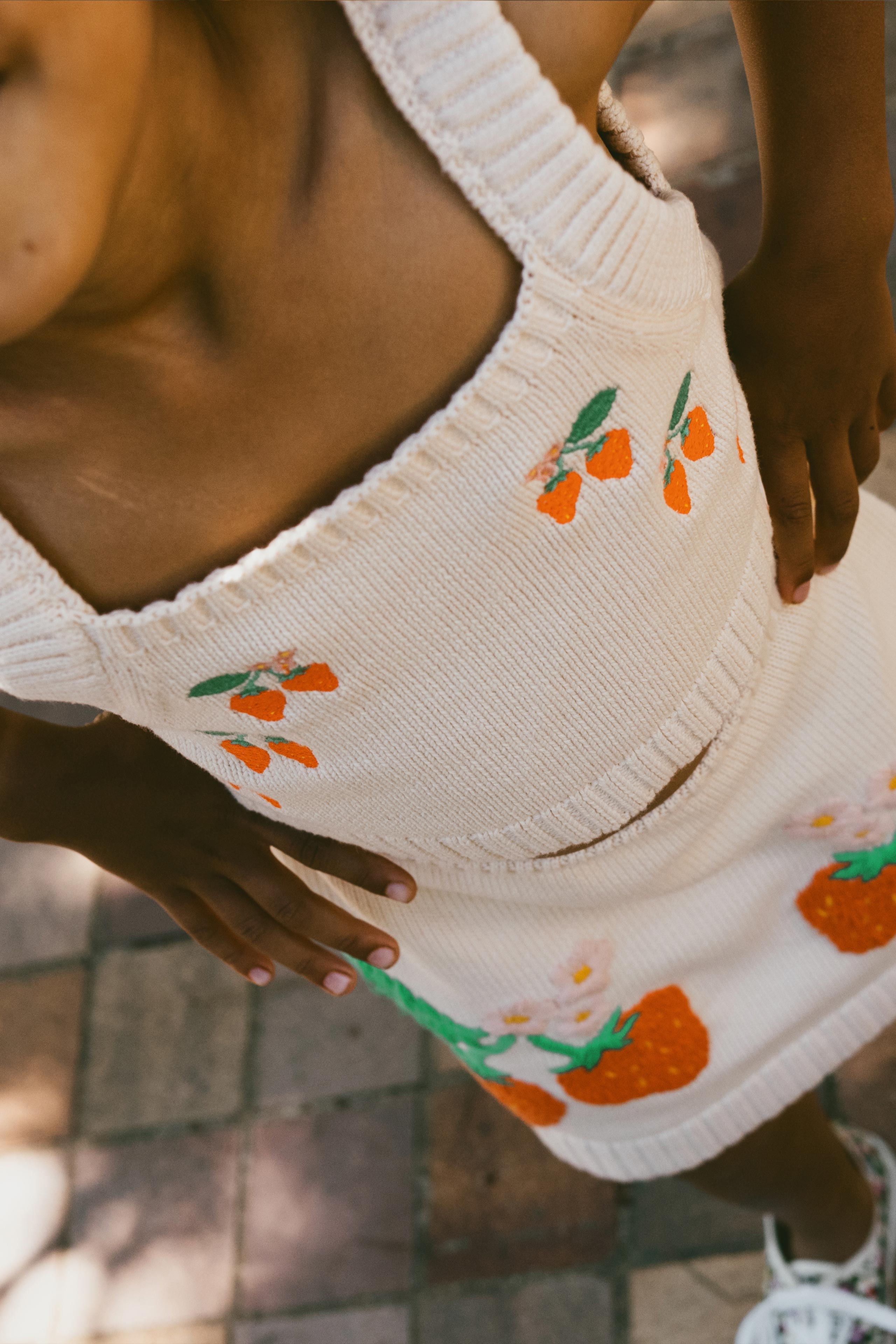 TOP CROP DE PUNTO FRESAS