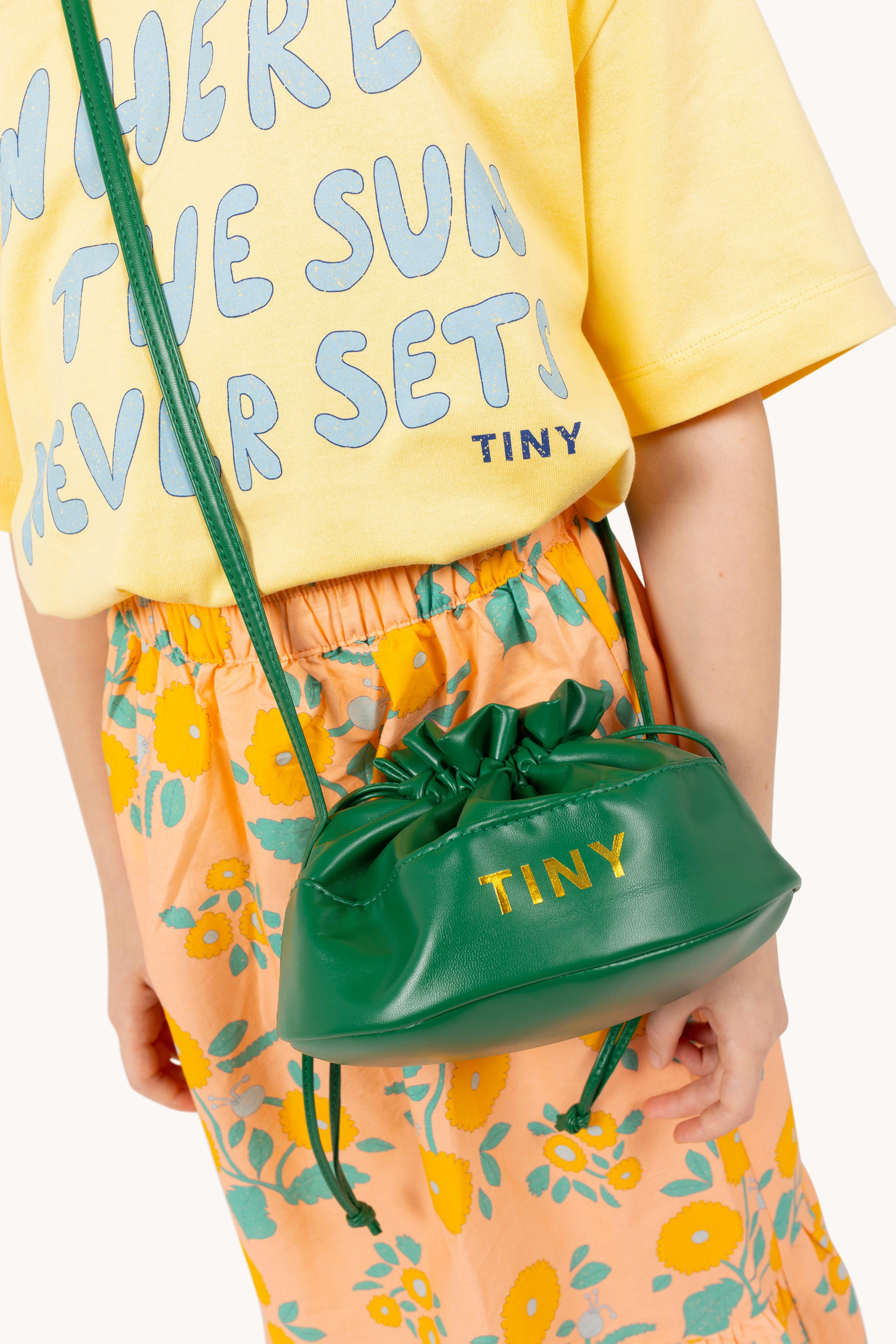 SOLID BUCKET BAG