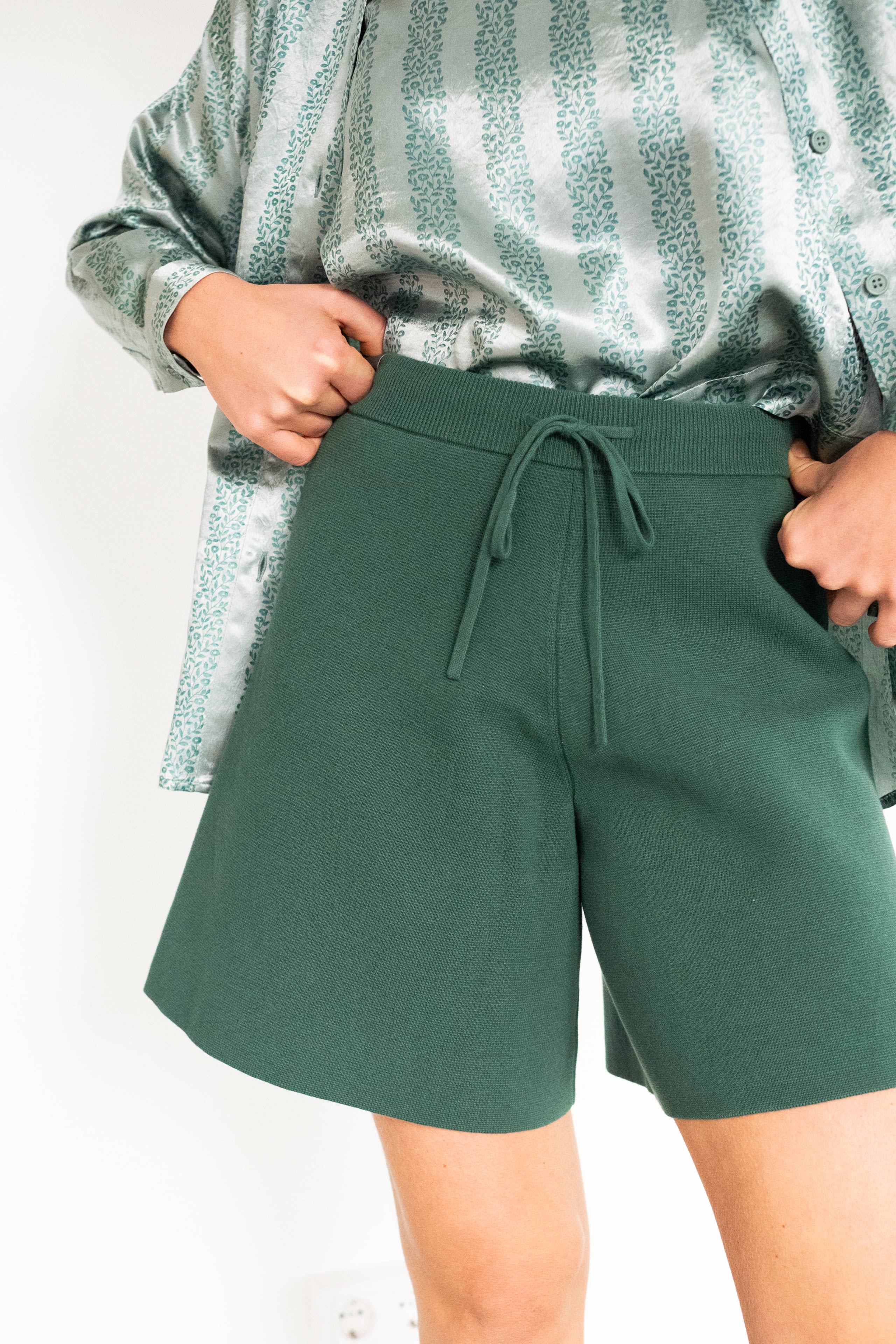 KNITTED SHORT
