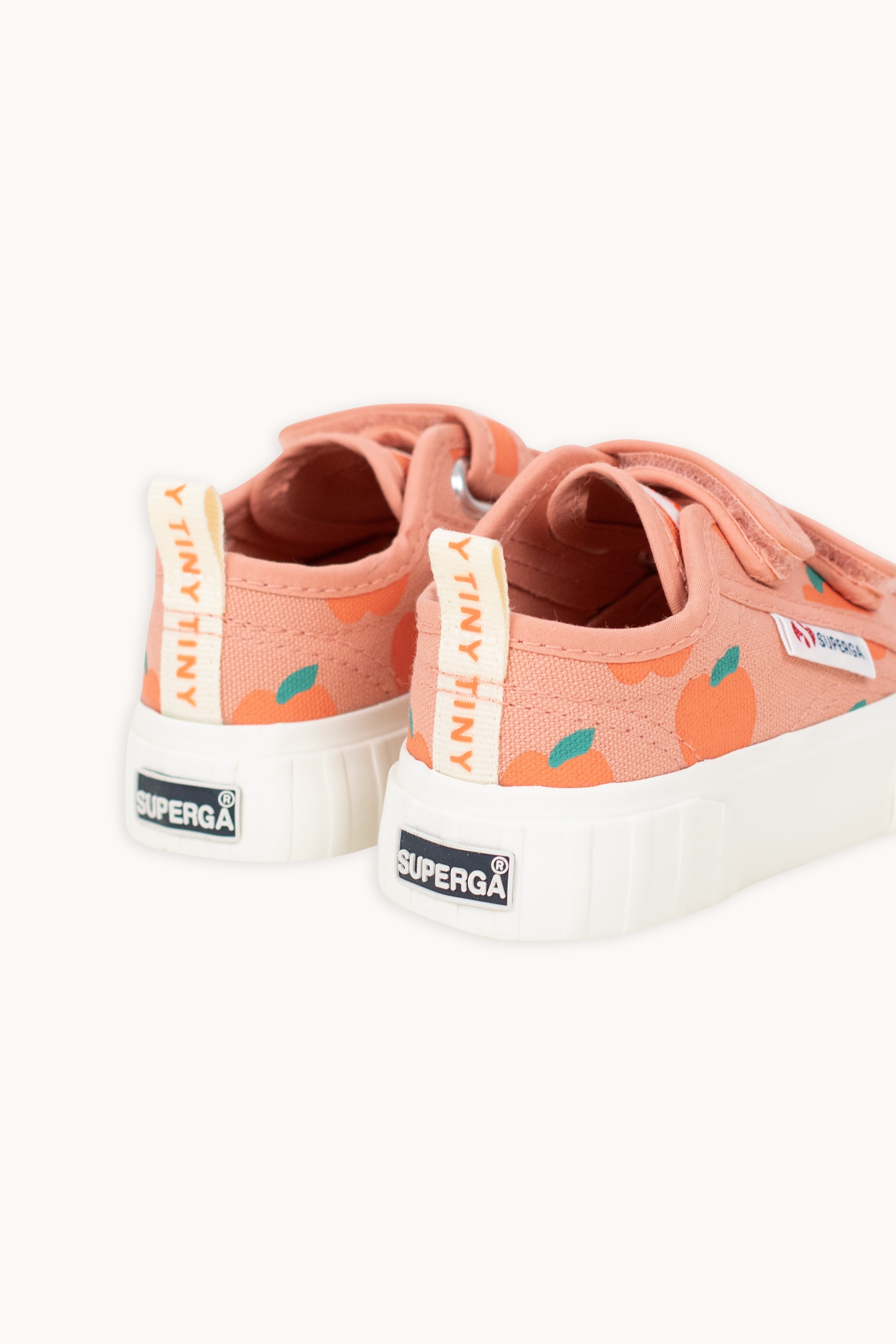 APPLES SNEAKERS