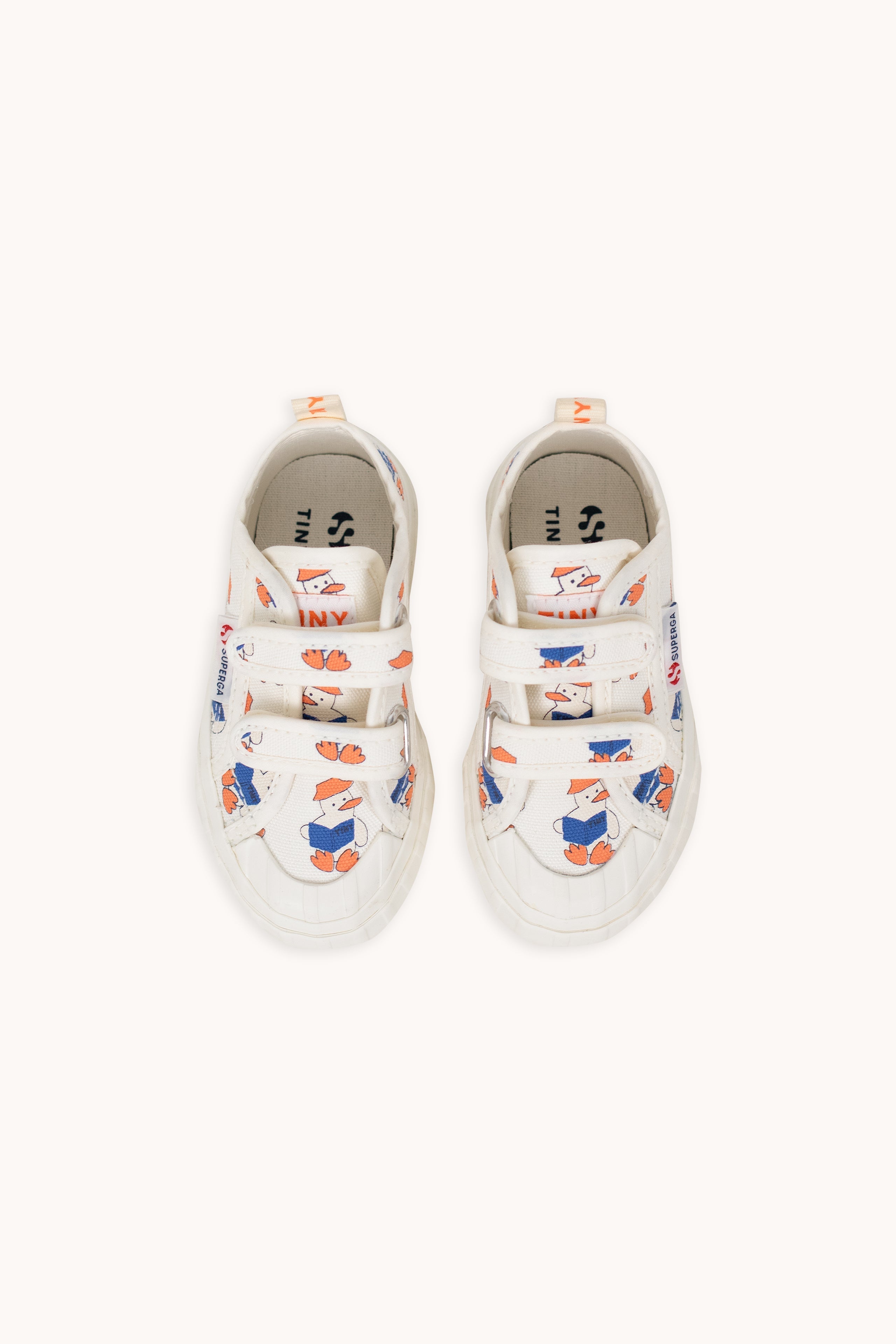 READERS SNEAKERS