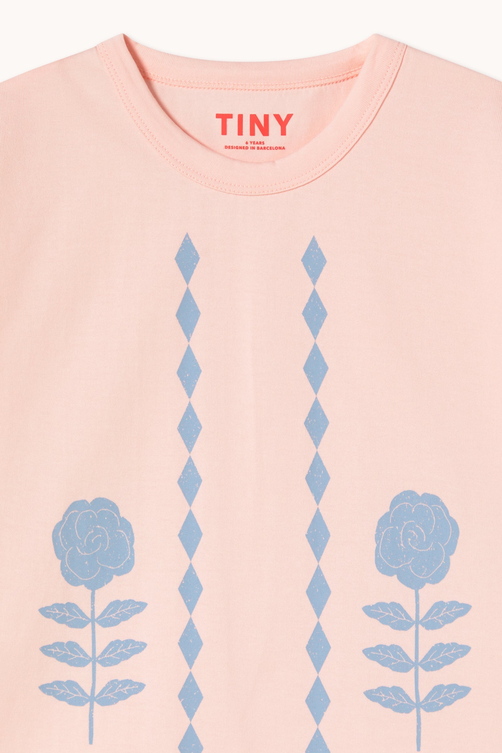 FLOWER PATTERN GRAPHIC TEE