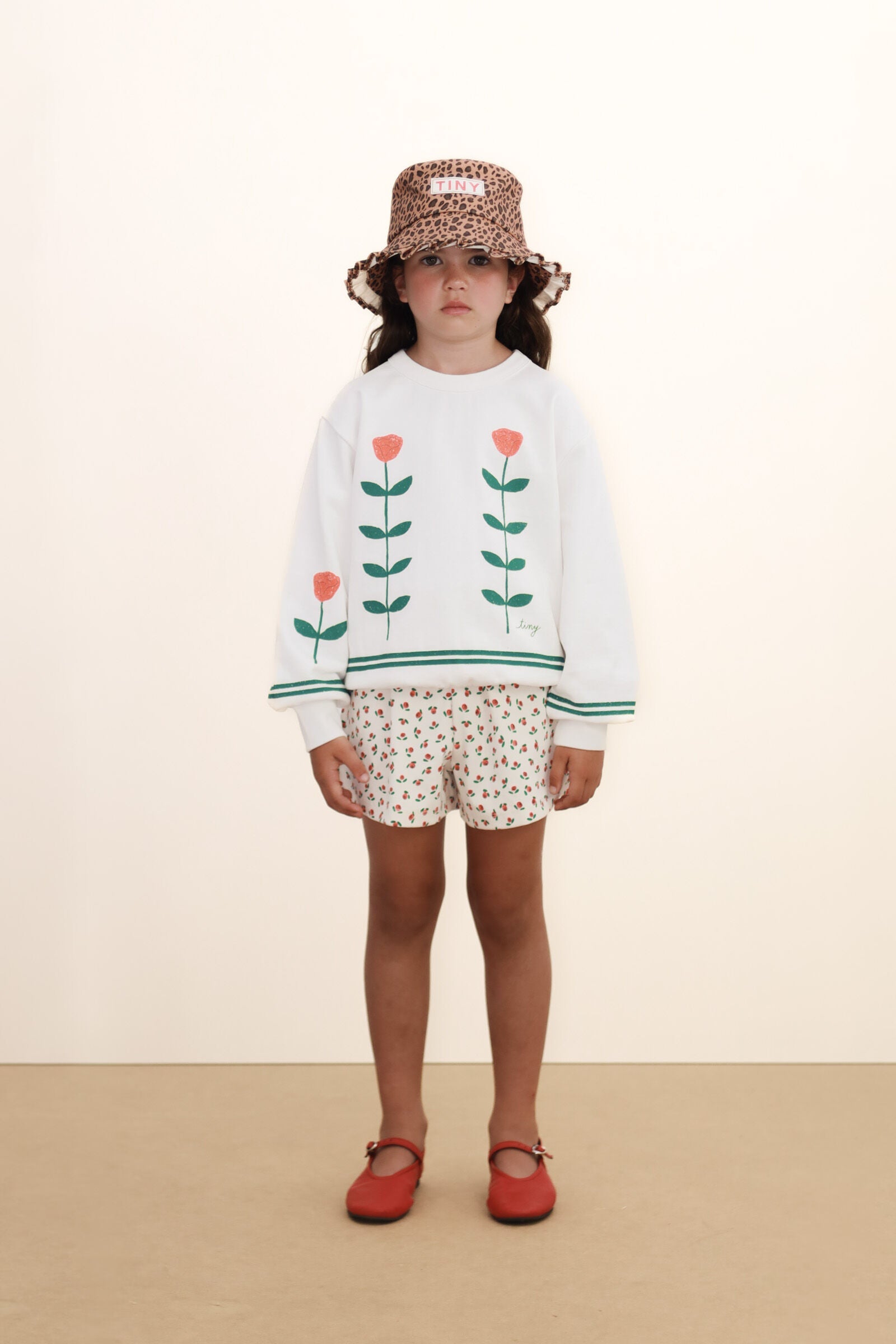 RED ROSES GRAPHIC SWEATSHIRT