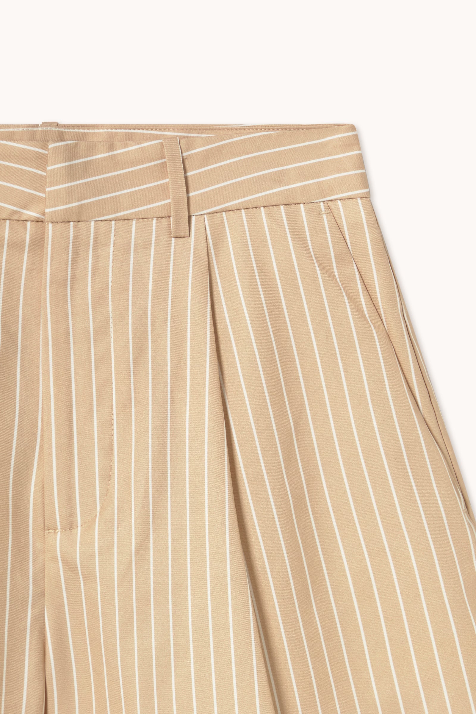 THIN STRIPES TWILL PLEATED SHORTS