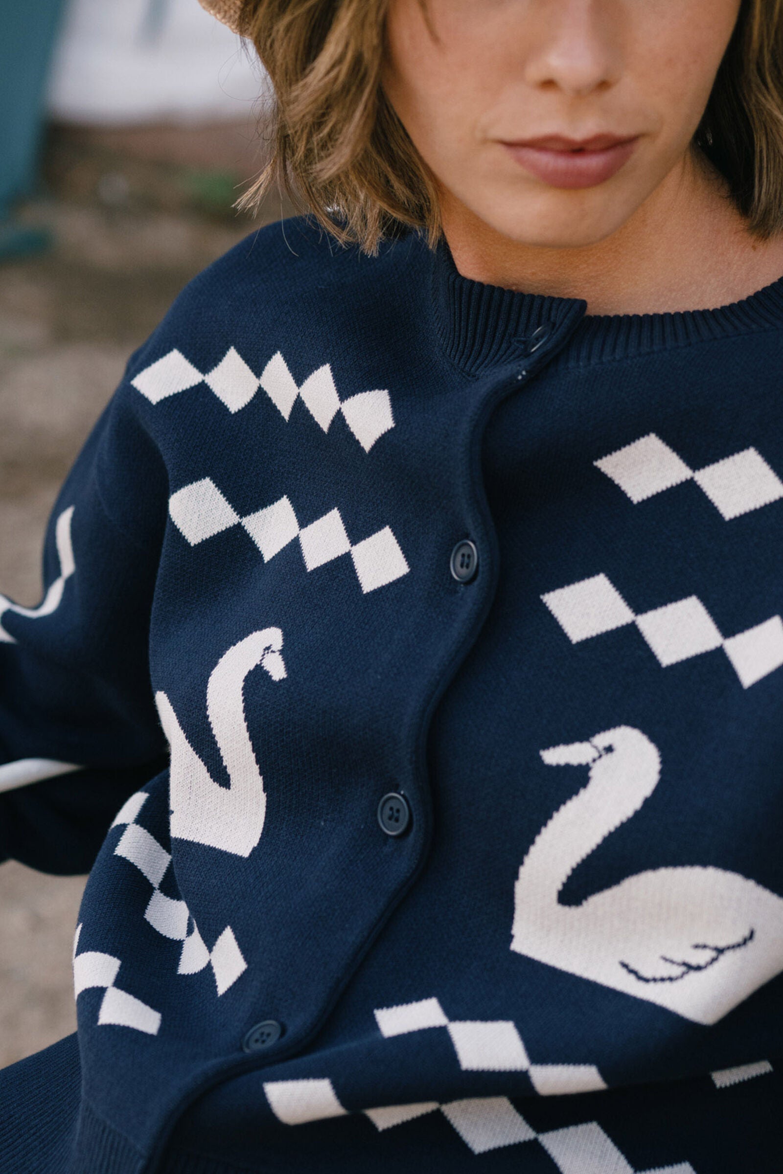 SWANS JACQUARD CARDIGAN