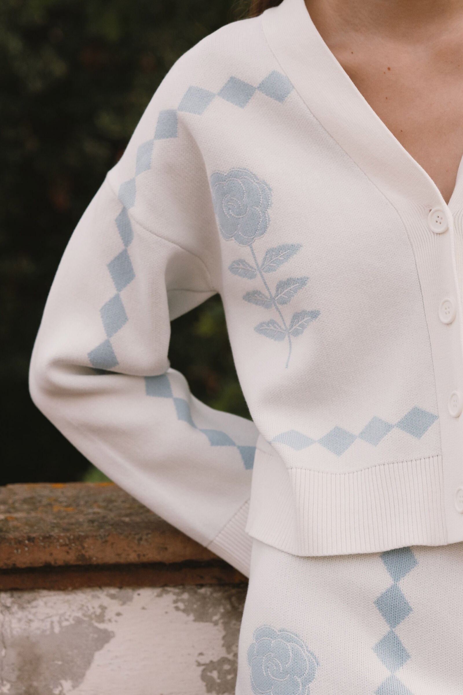 ROSES JACQUARD CARDIGAN