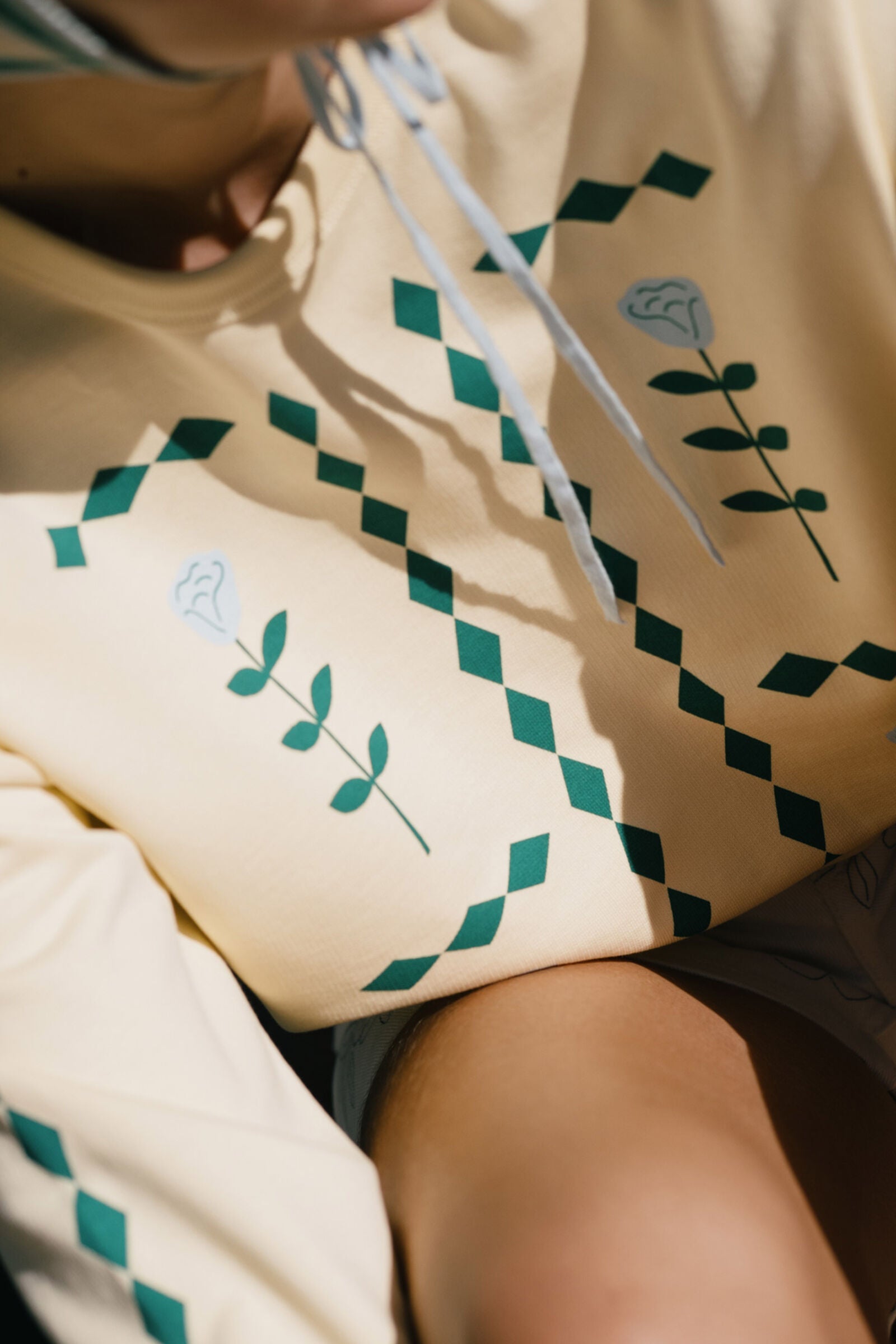 FLOWERS SWEATSHIRT