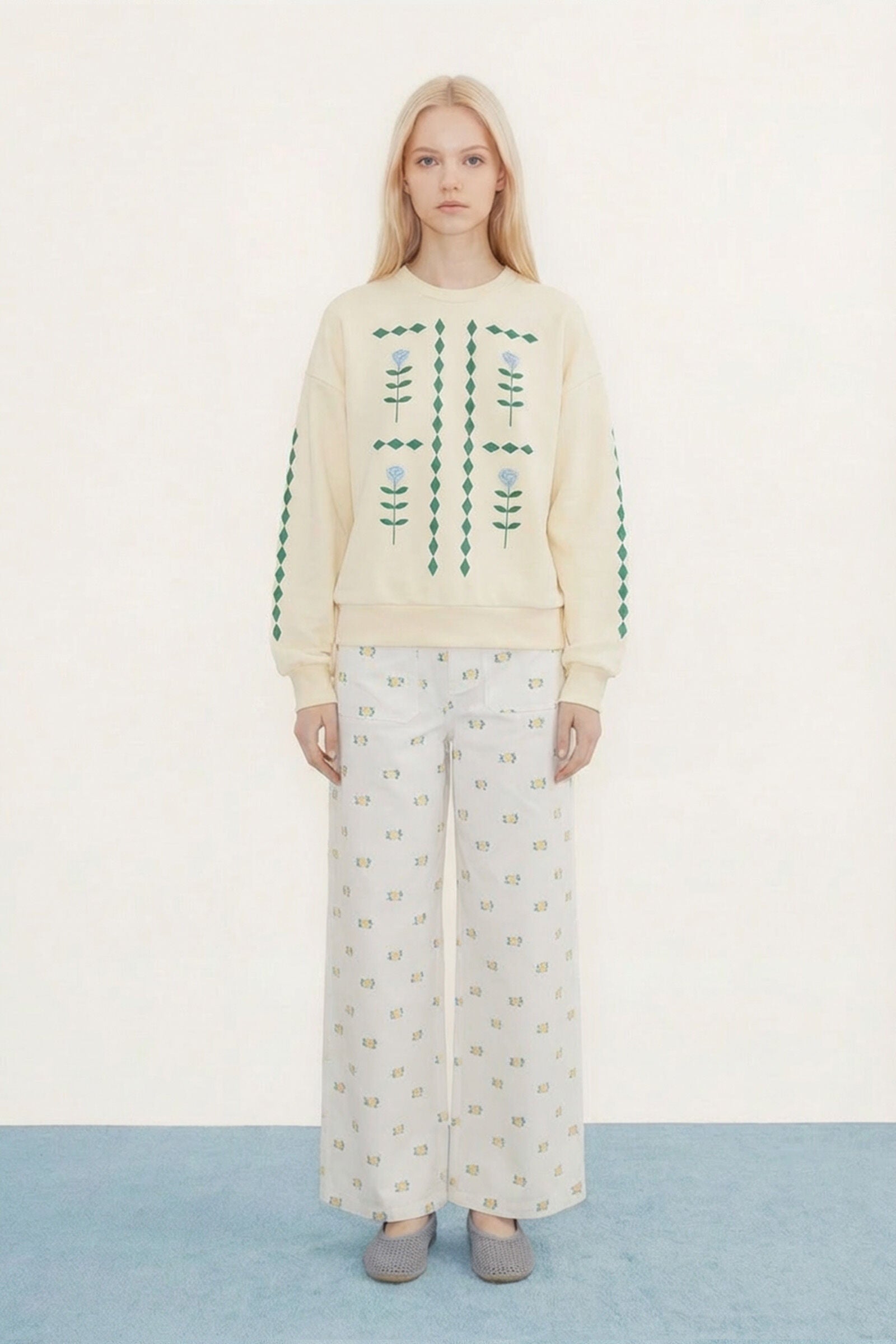 FLOWERS SWEATSHIRT