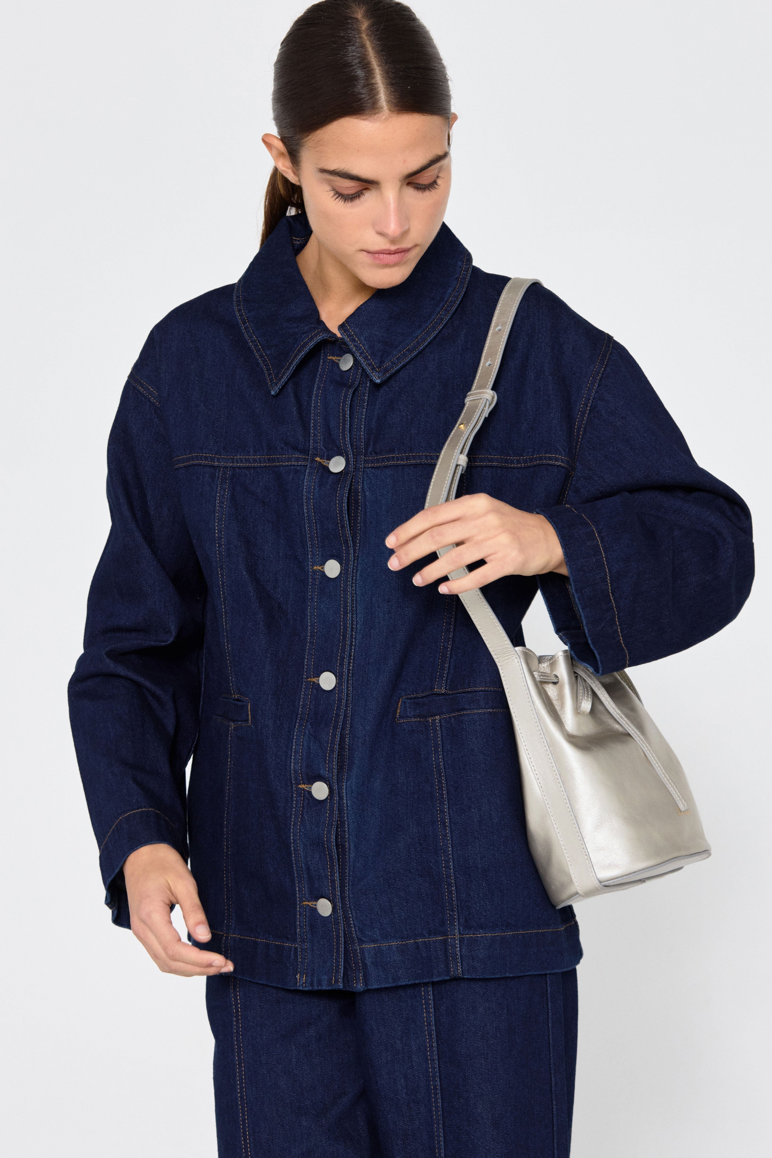 ANNE LEATHER SMALL BUCKET BAG