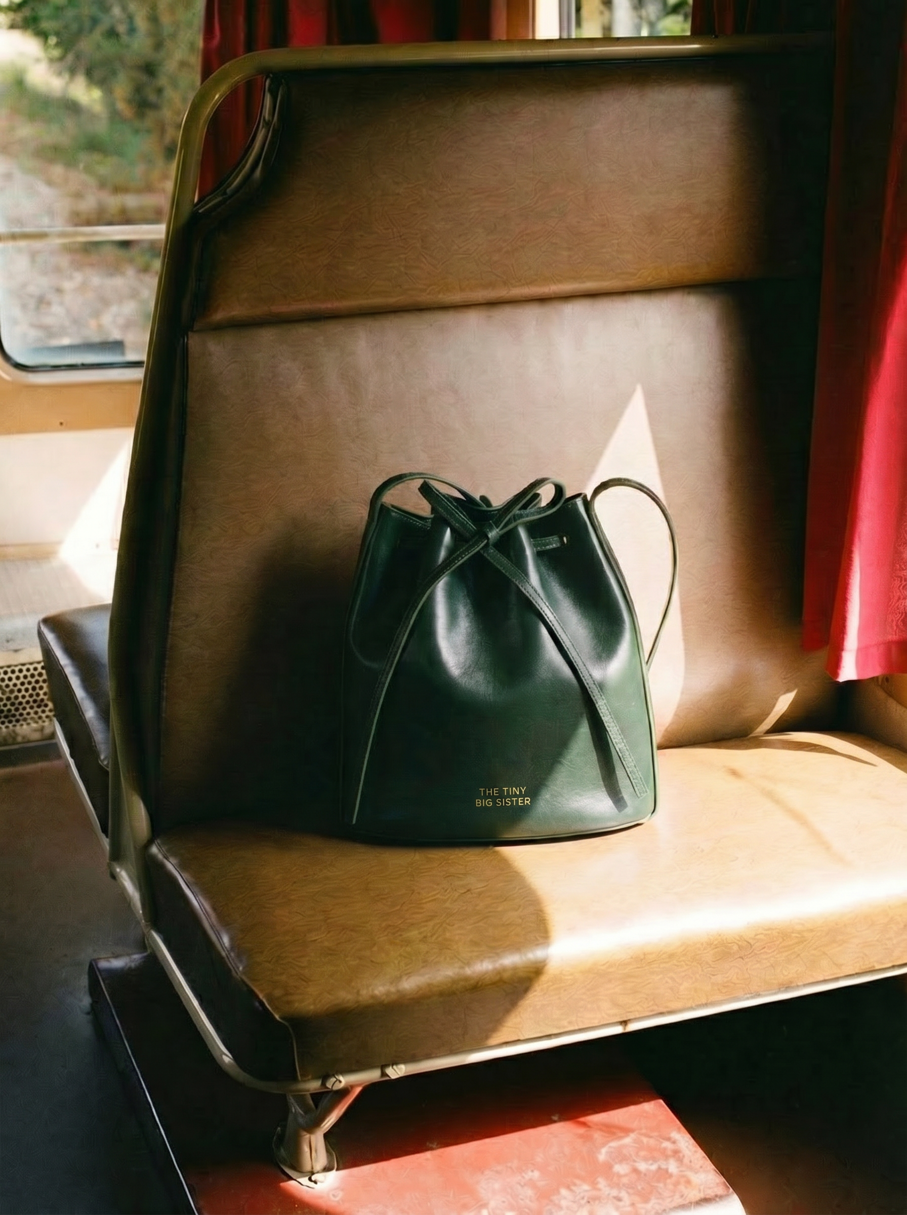 ANNE LEATHER SMALL BUCKET BAG
