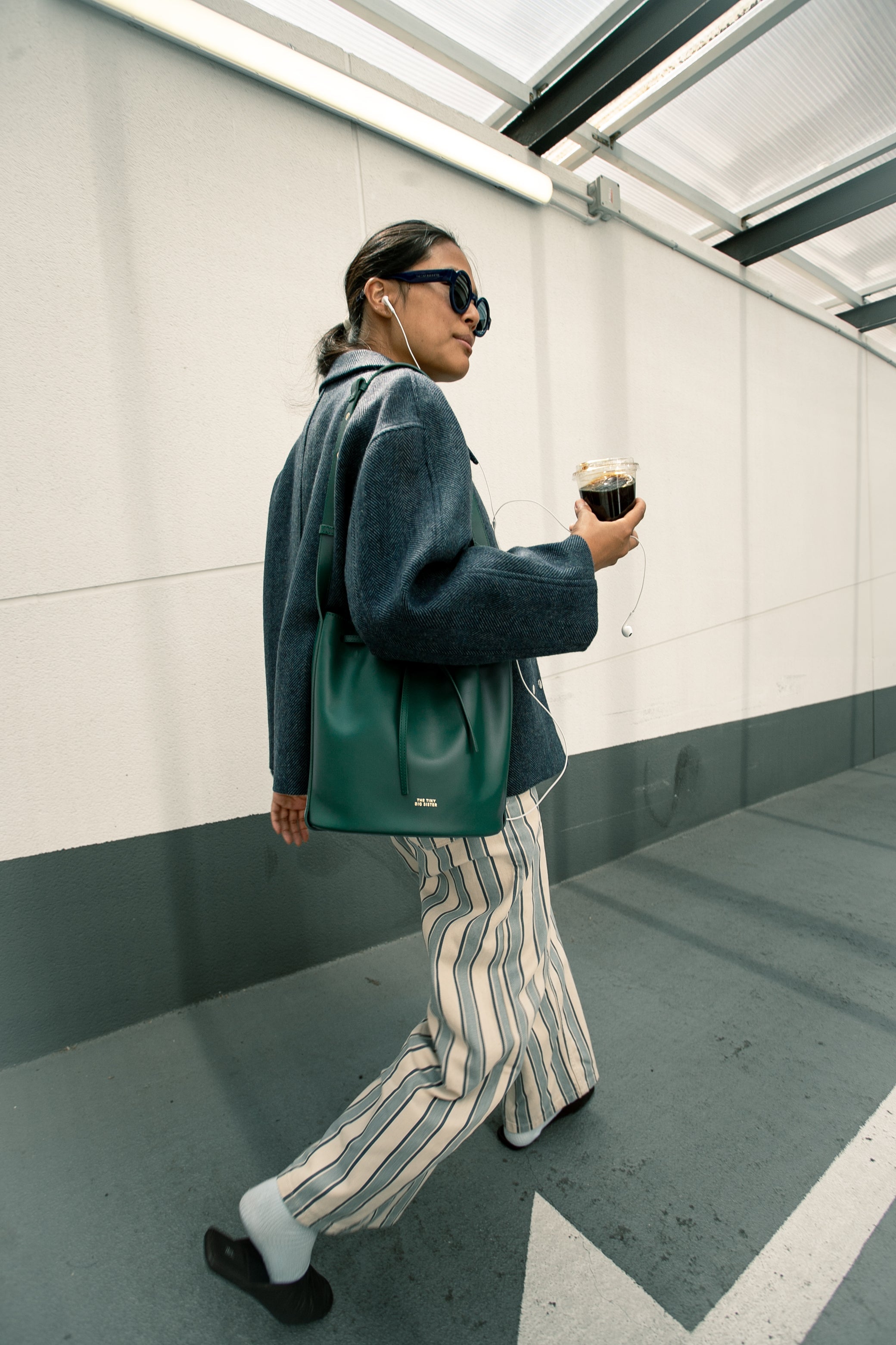 ANNE LEATHER MEDIUM BUCKET BAG