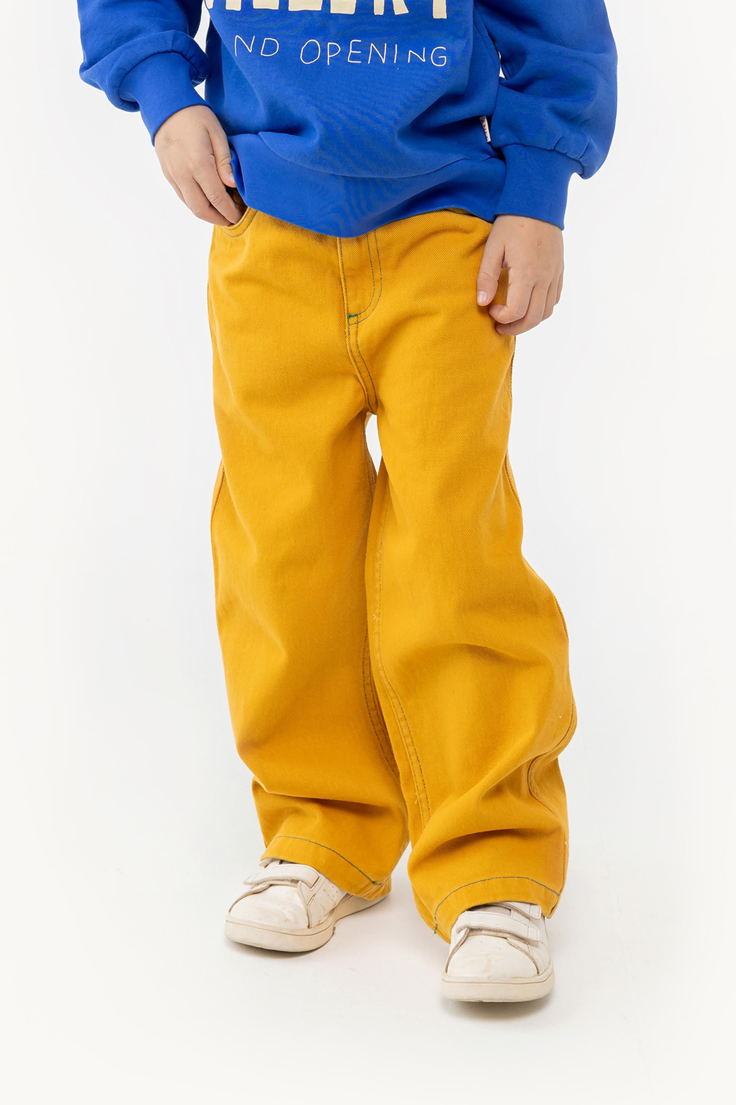 STRAIGHT CONTRAST JEANS